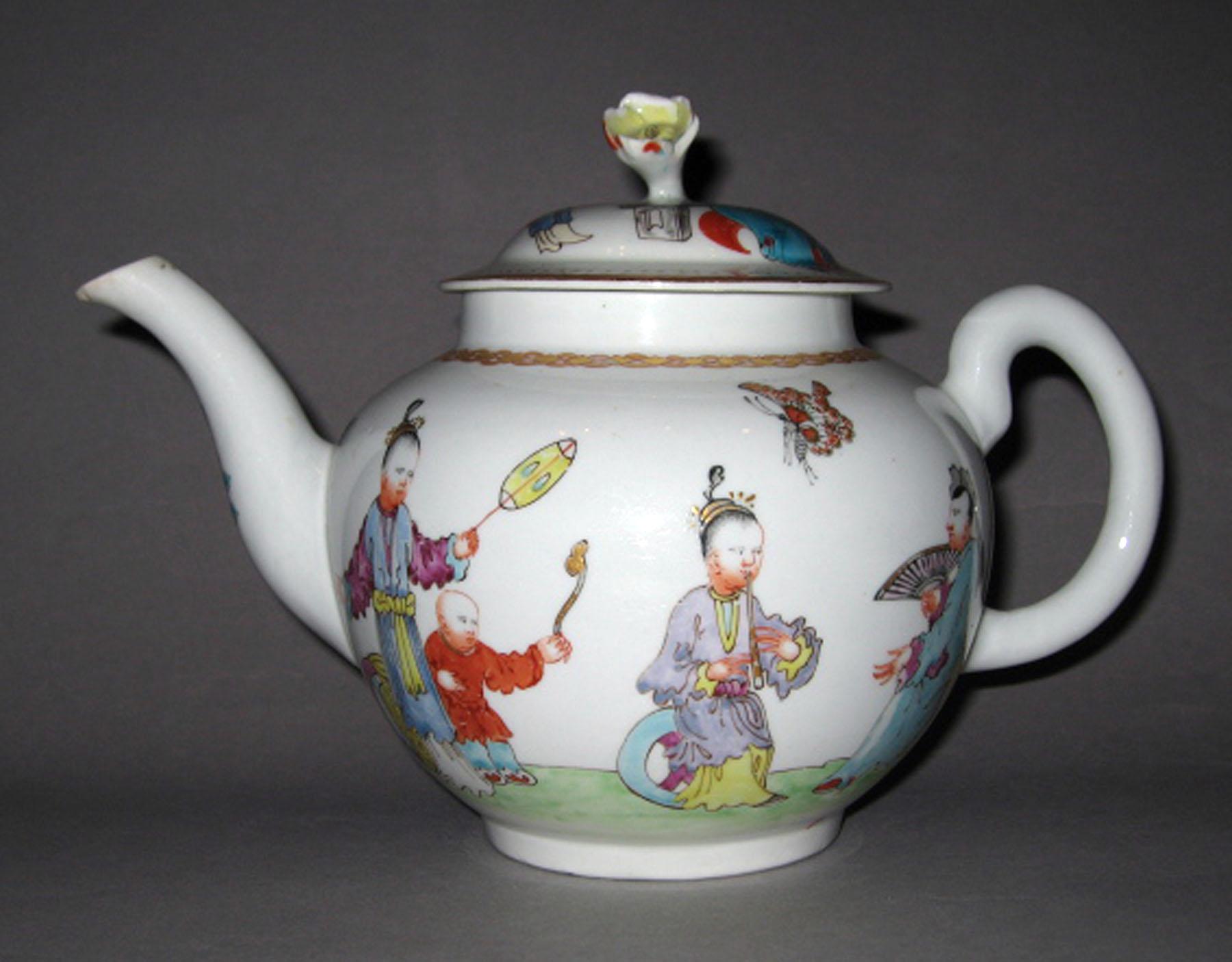 1977.0088 Porcelain teapot A, B (handle right)
