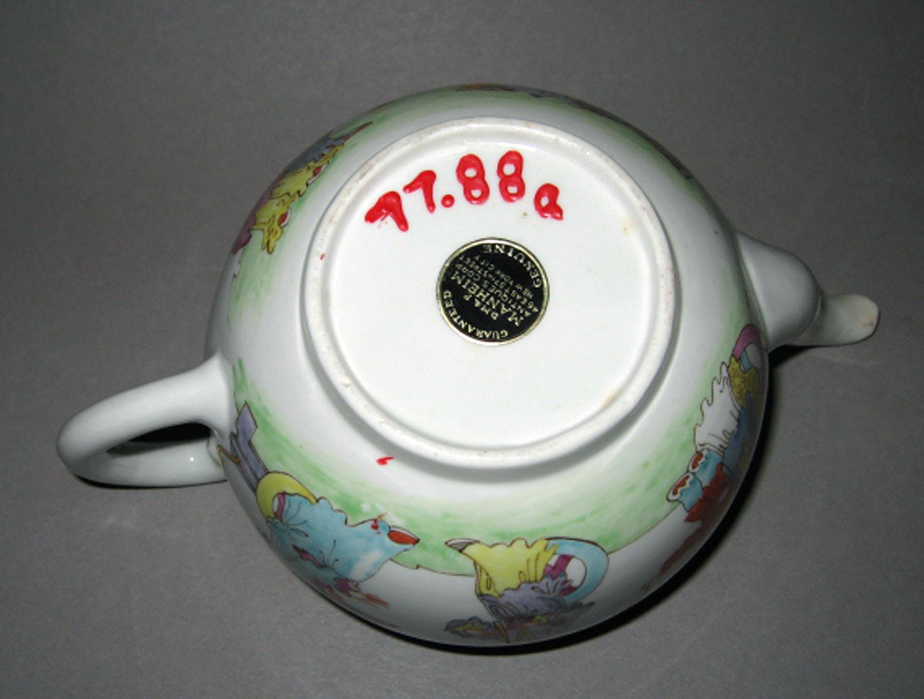 1977.0088 A, B Porcelain teapot (underside)