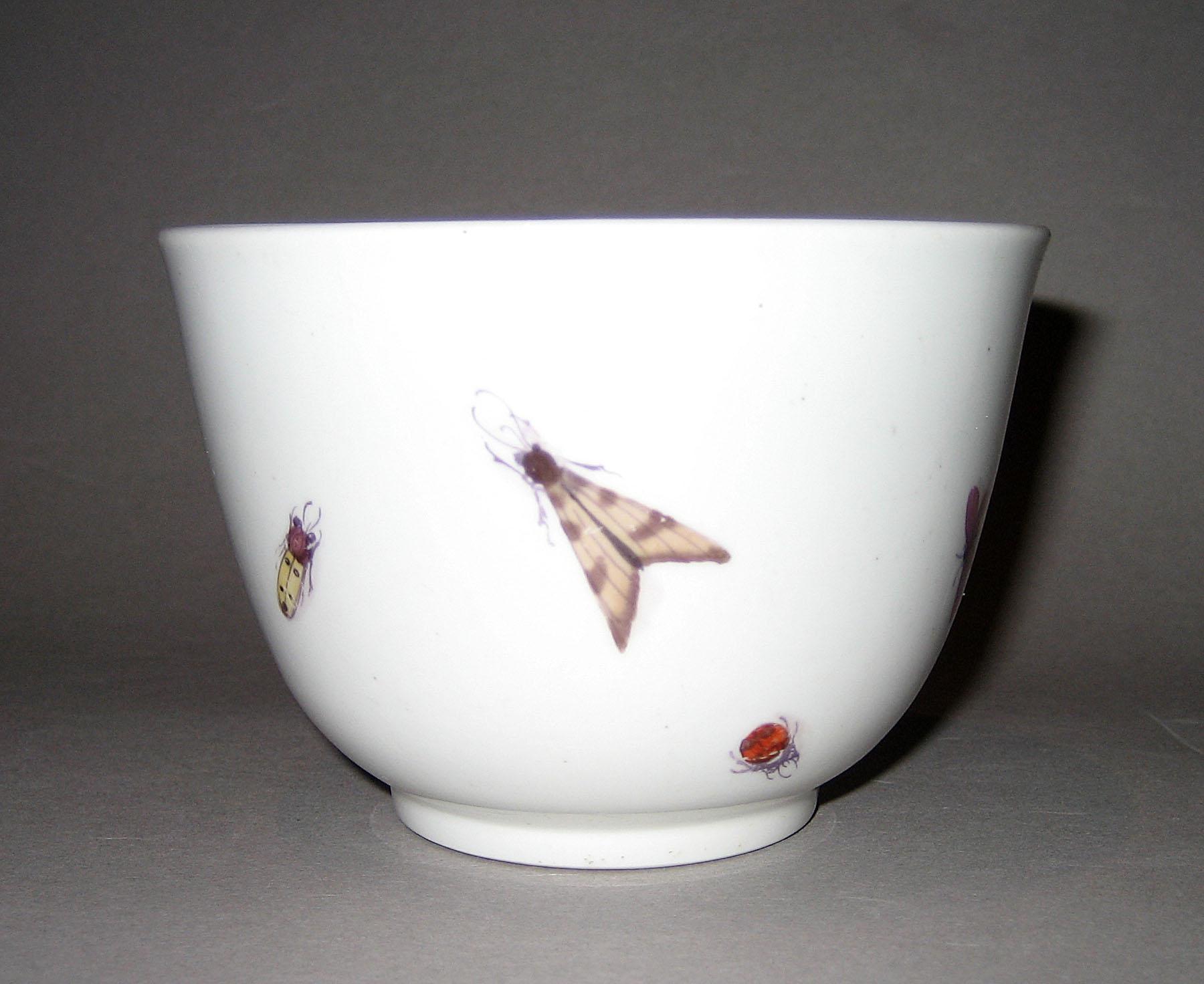 1977.0089 Sugar bowl (from side, no cover)