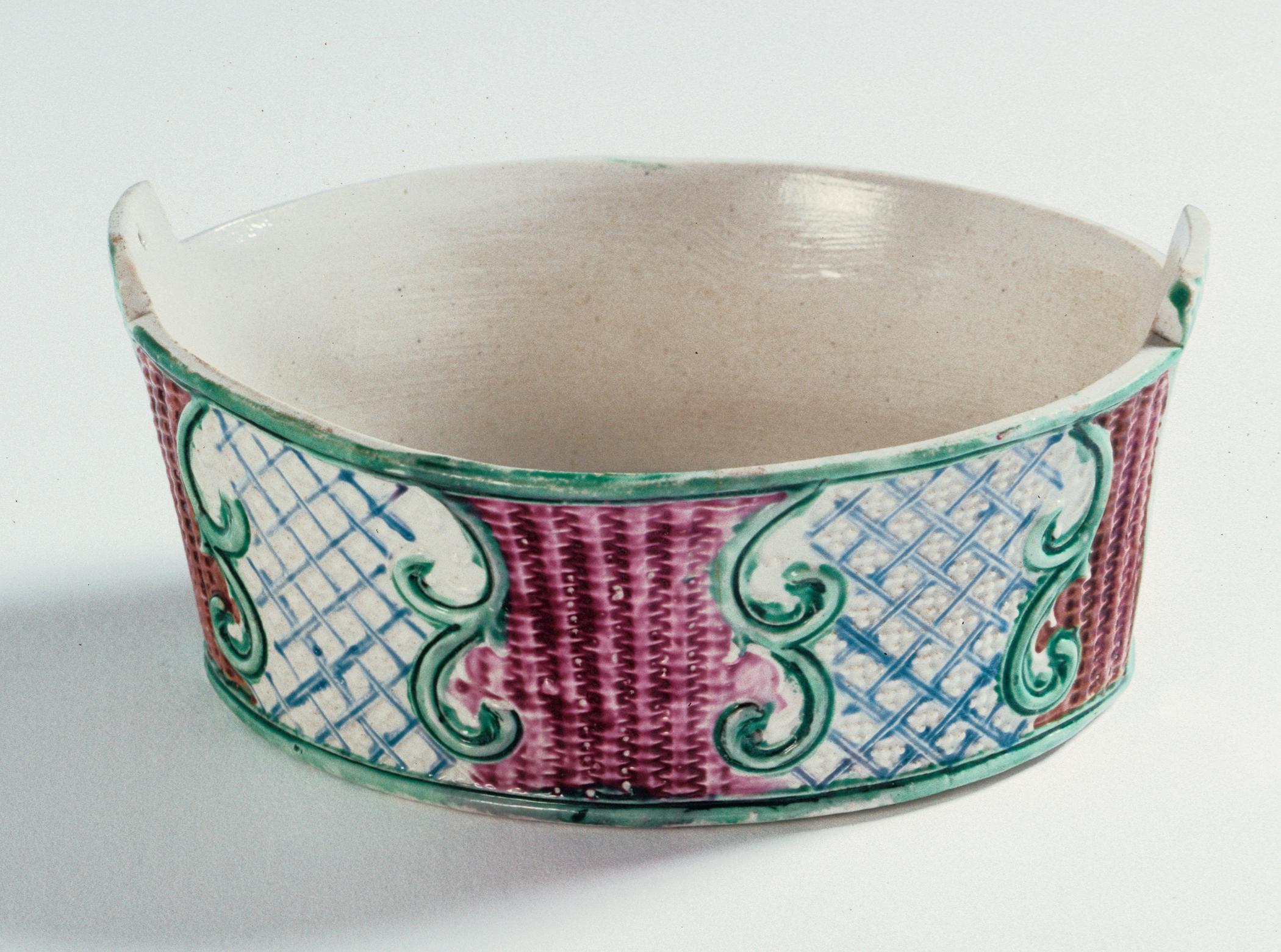 1977.0094 Stoneware dish