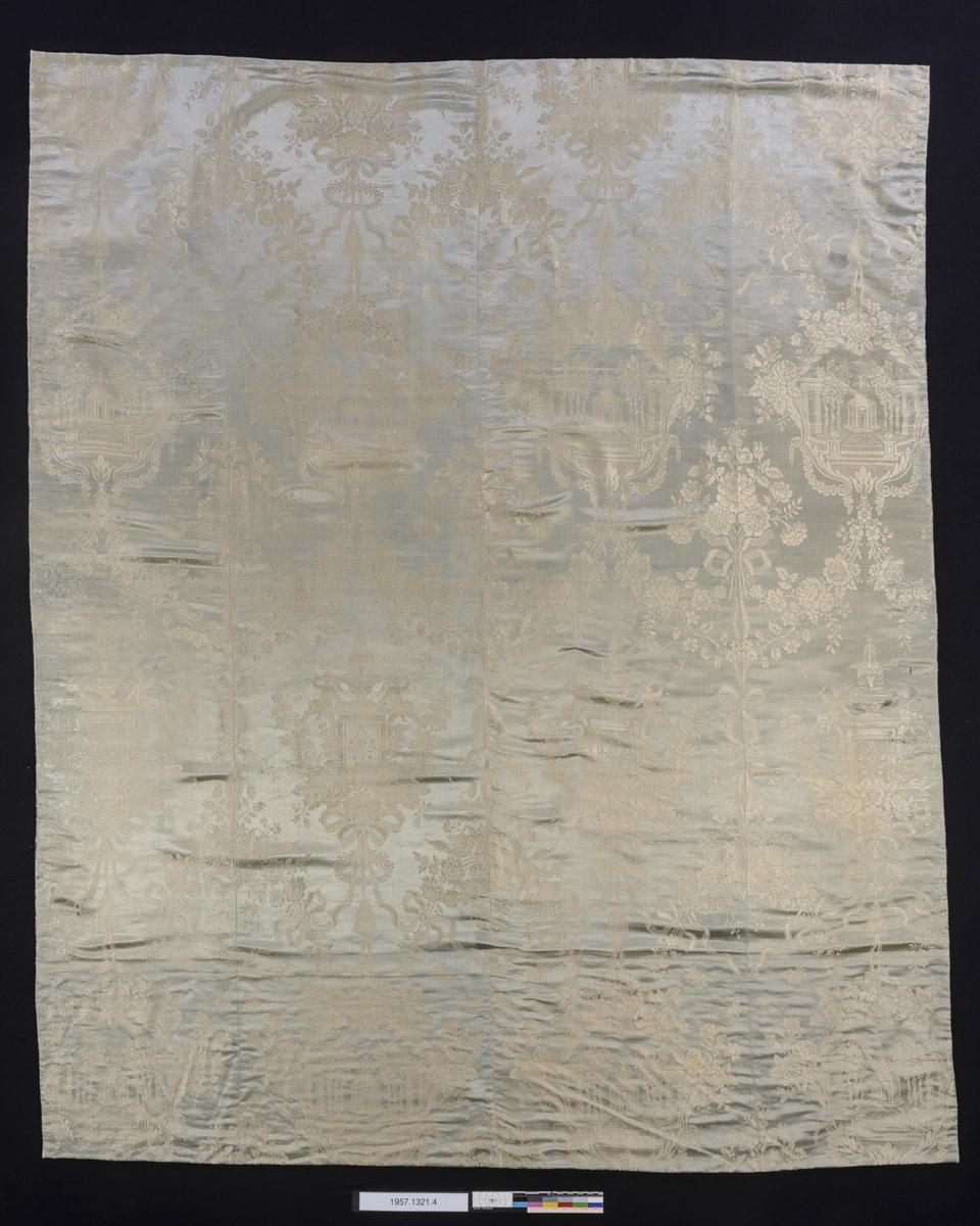 1957.1321.004 Bedcover