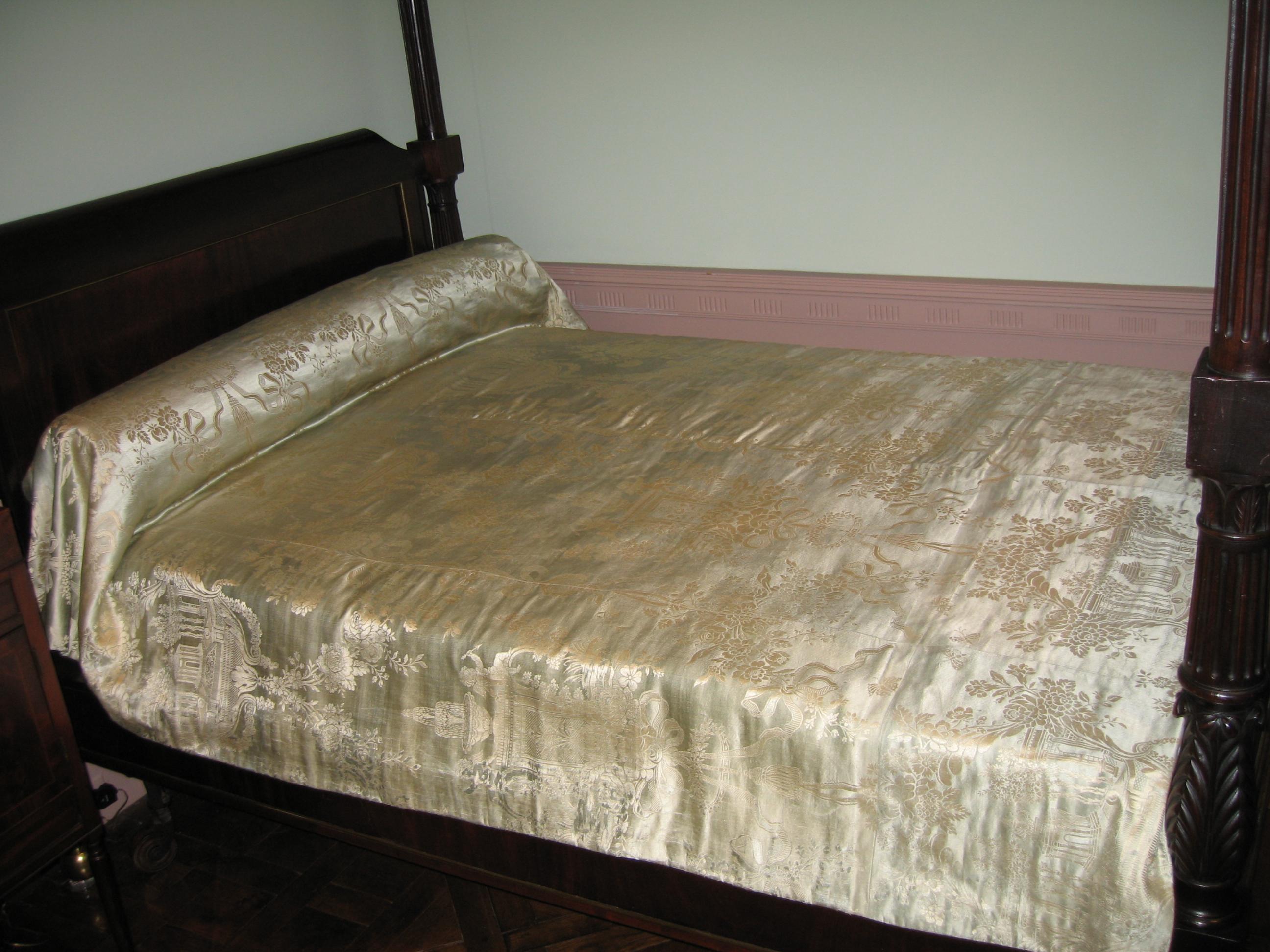 1957.1321.004 Bed Cover