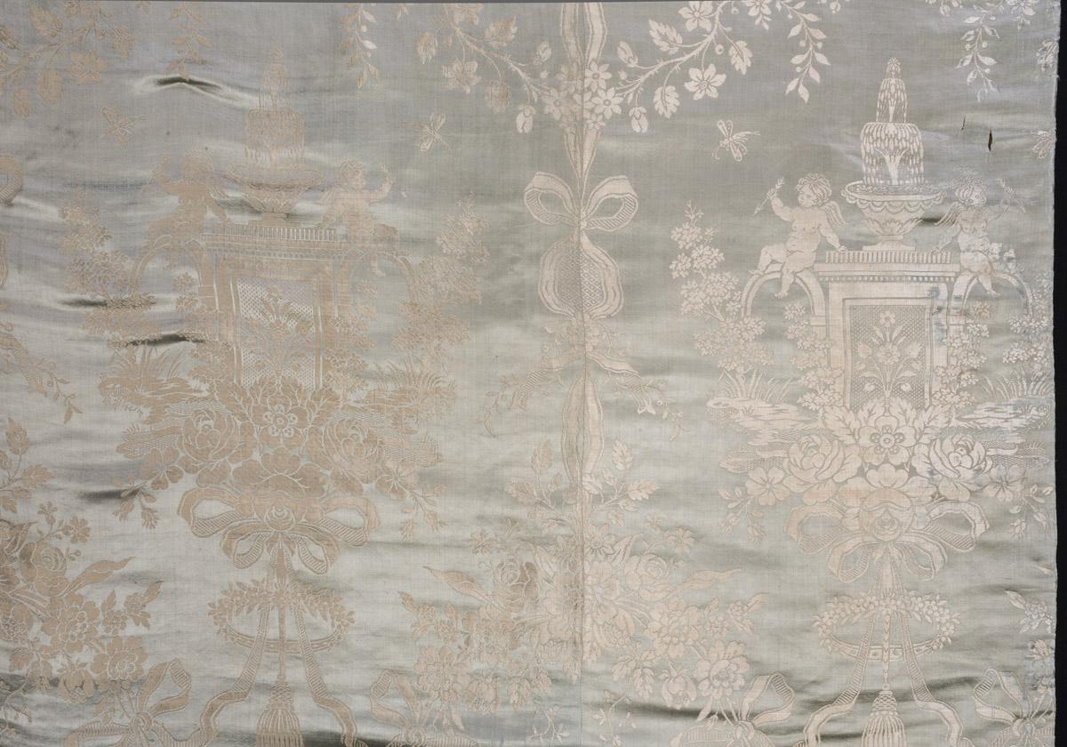 1957.1321.004 Bedcover, detail 2