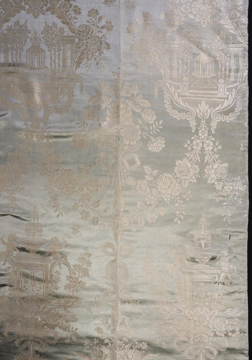 1957.1321.004 Bedcover, detail 3