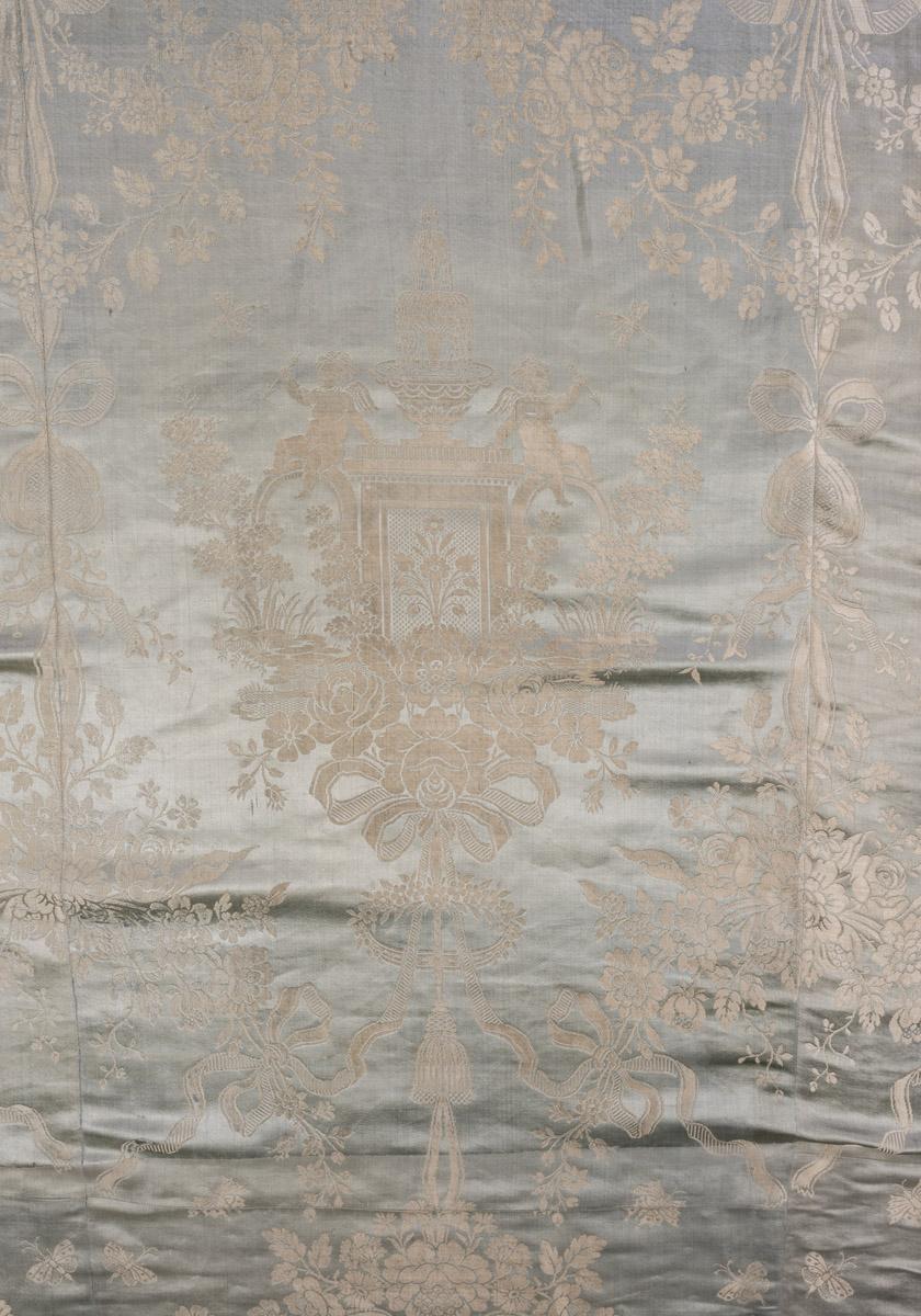 1957.1321.004 Bedcover, detail 4