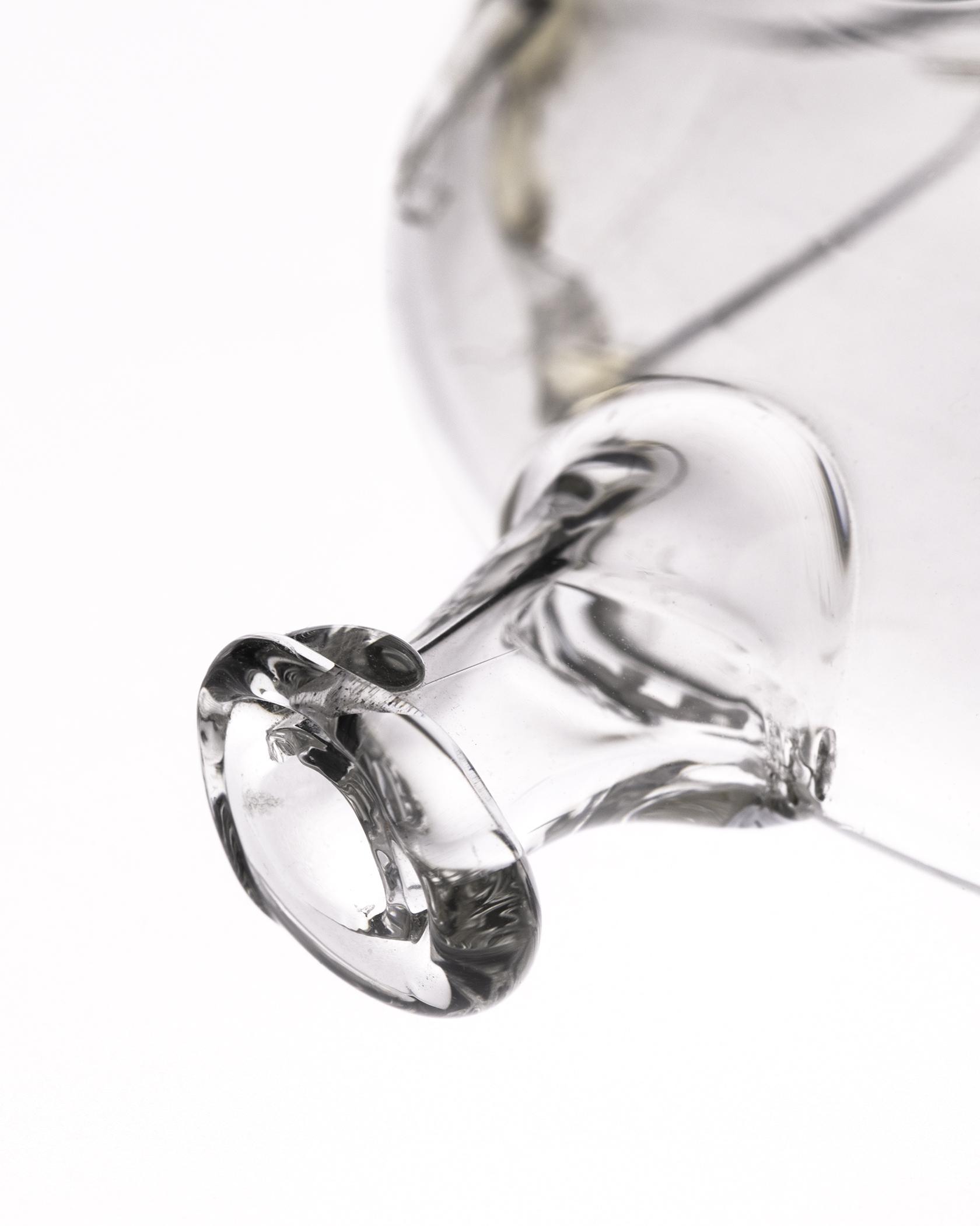 1977.0107 Breast glass, Nipple shell, detail 2