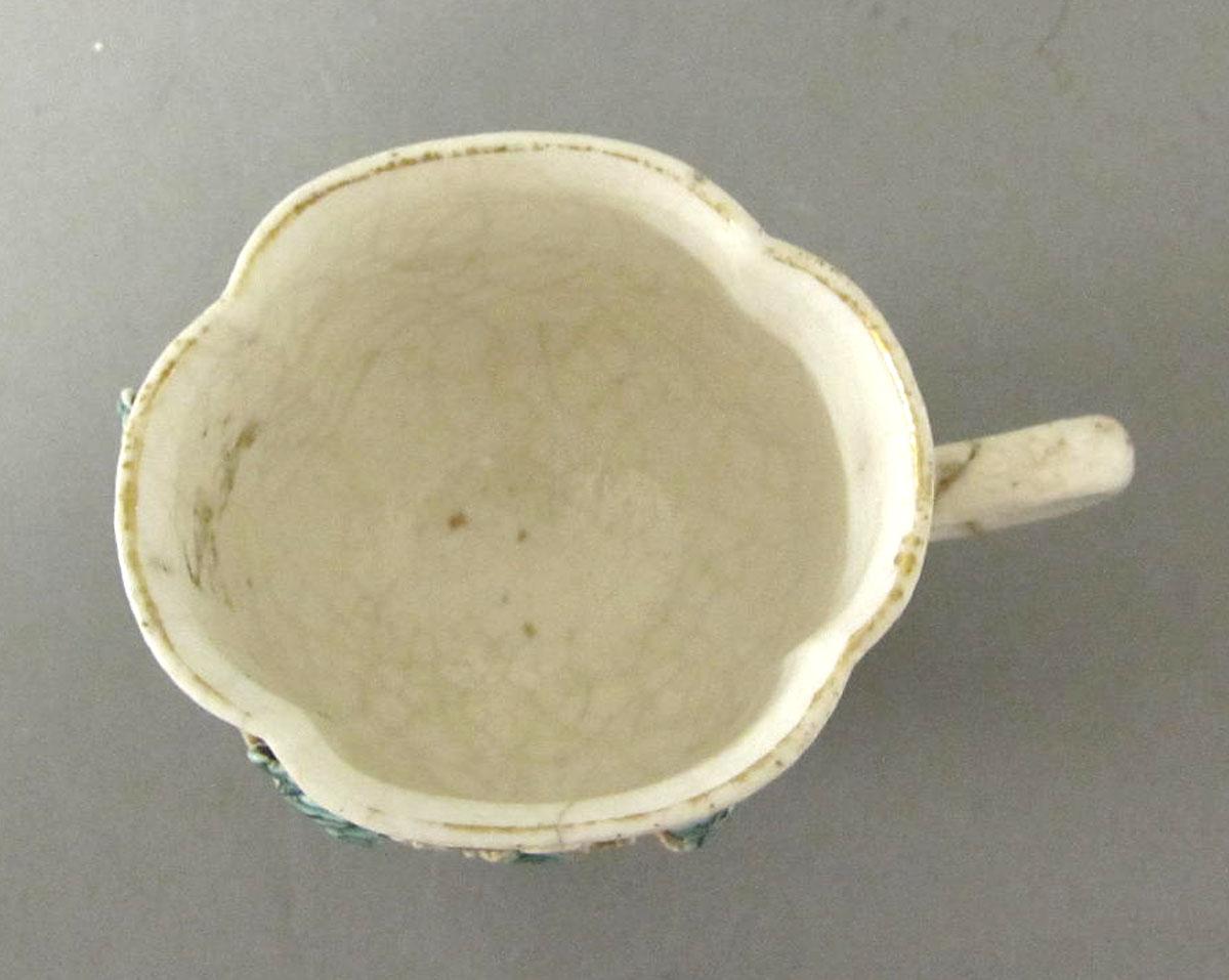 1977.0118 A Porcelain cup top