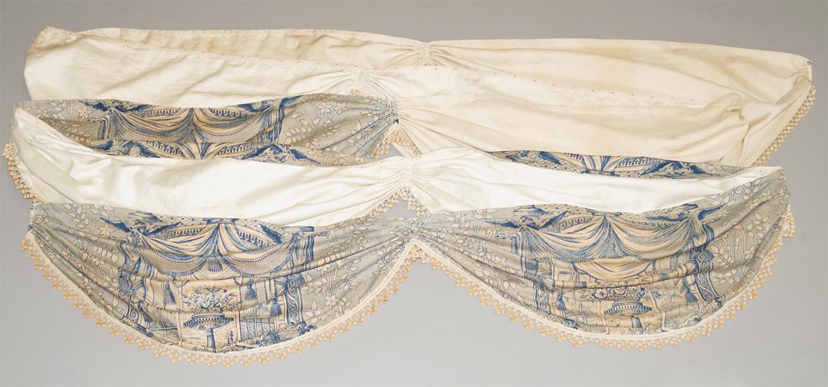 1957.1322.003 Bed hanging, valance