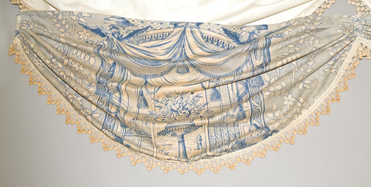 1957.1322.003 Bed hanging, valance detail