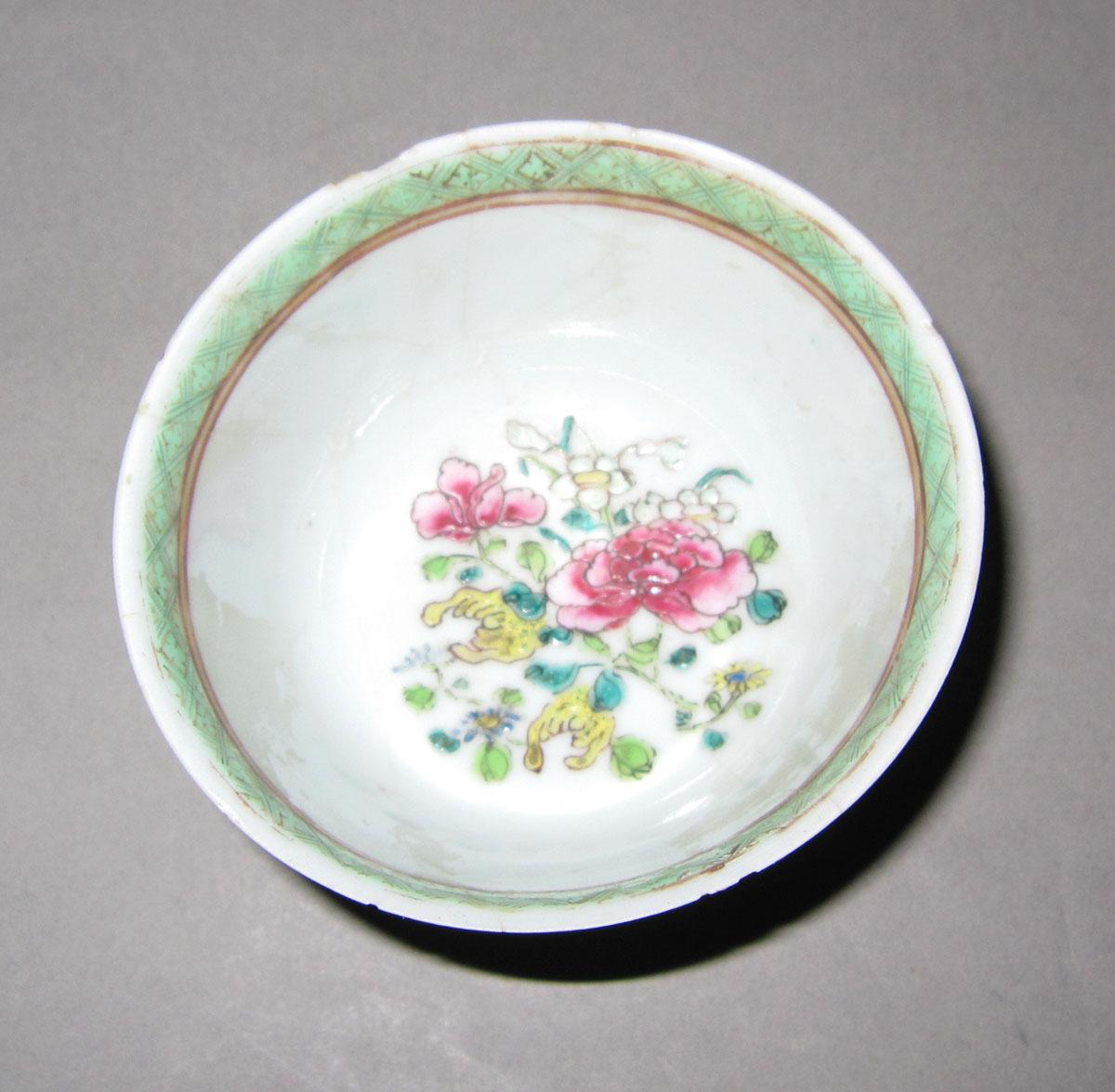 1977.0160 Porcelain cup top