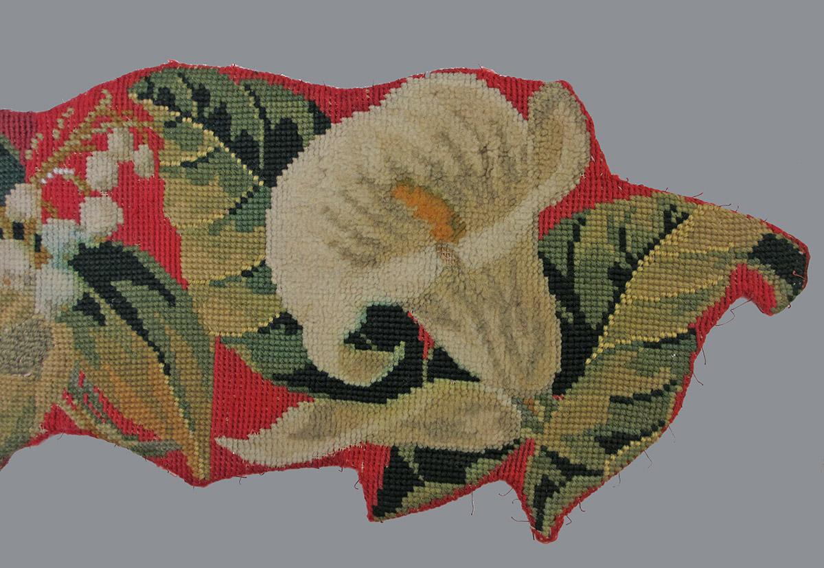 1977.0166 crewelwork fragment, detail 2