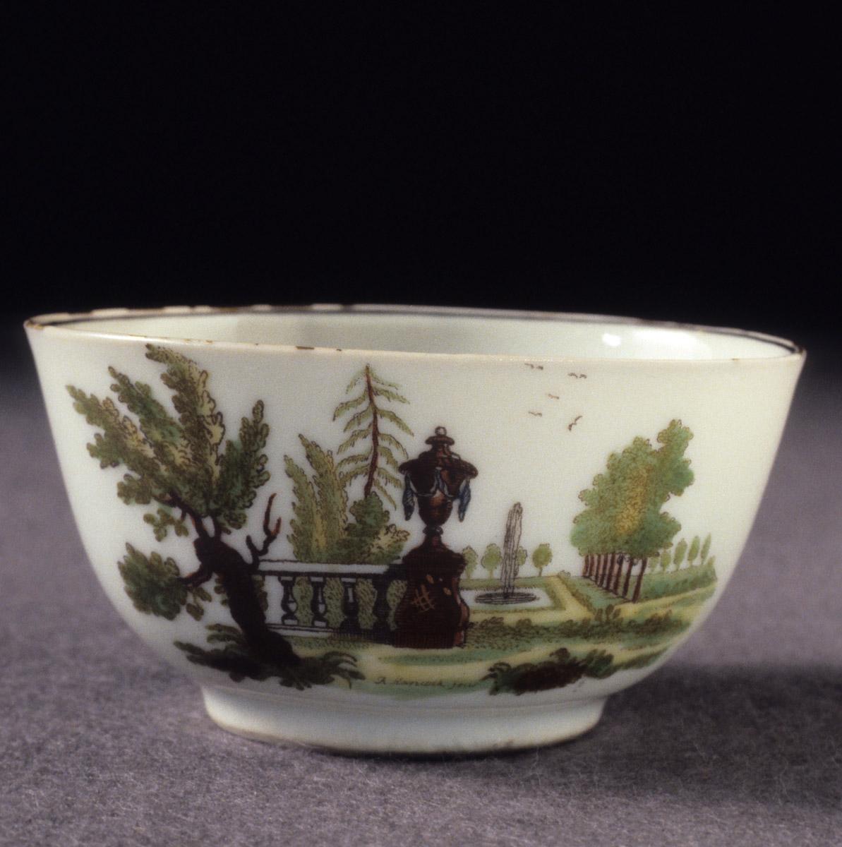 1977.0174 Chinese export porcelain teabowl (side 2)