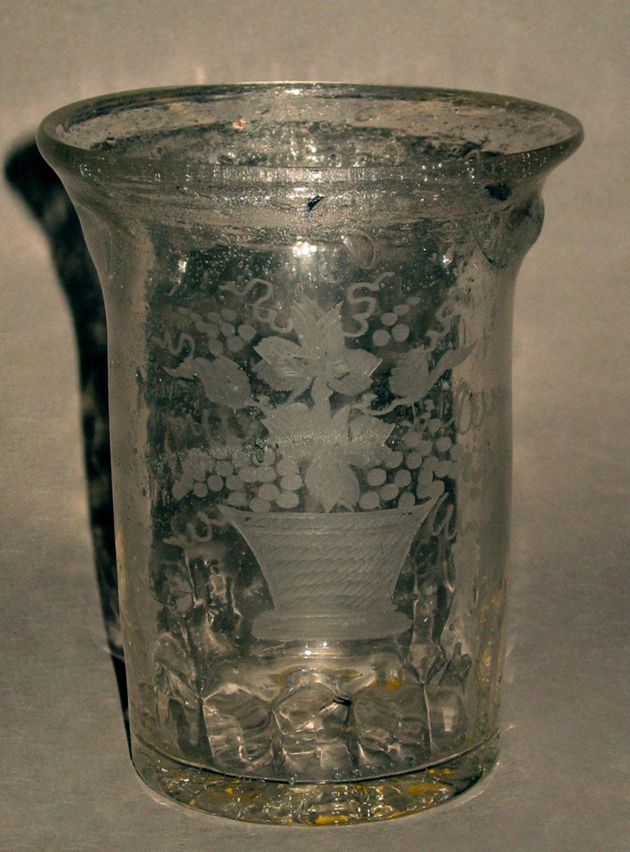 1977.0182 Glass tumbler