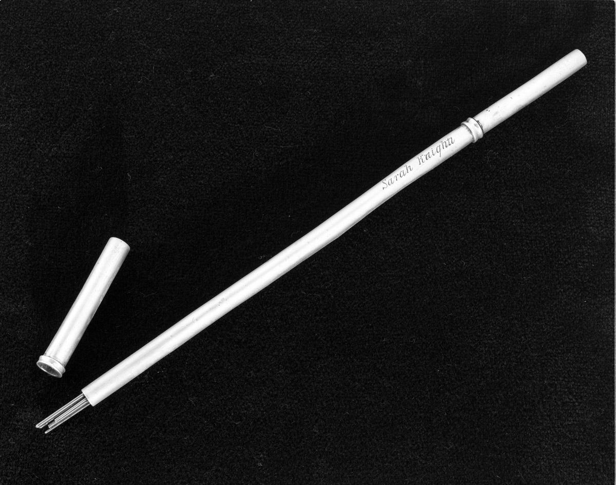 1977.0204 Knitting needle case
