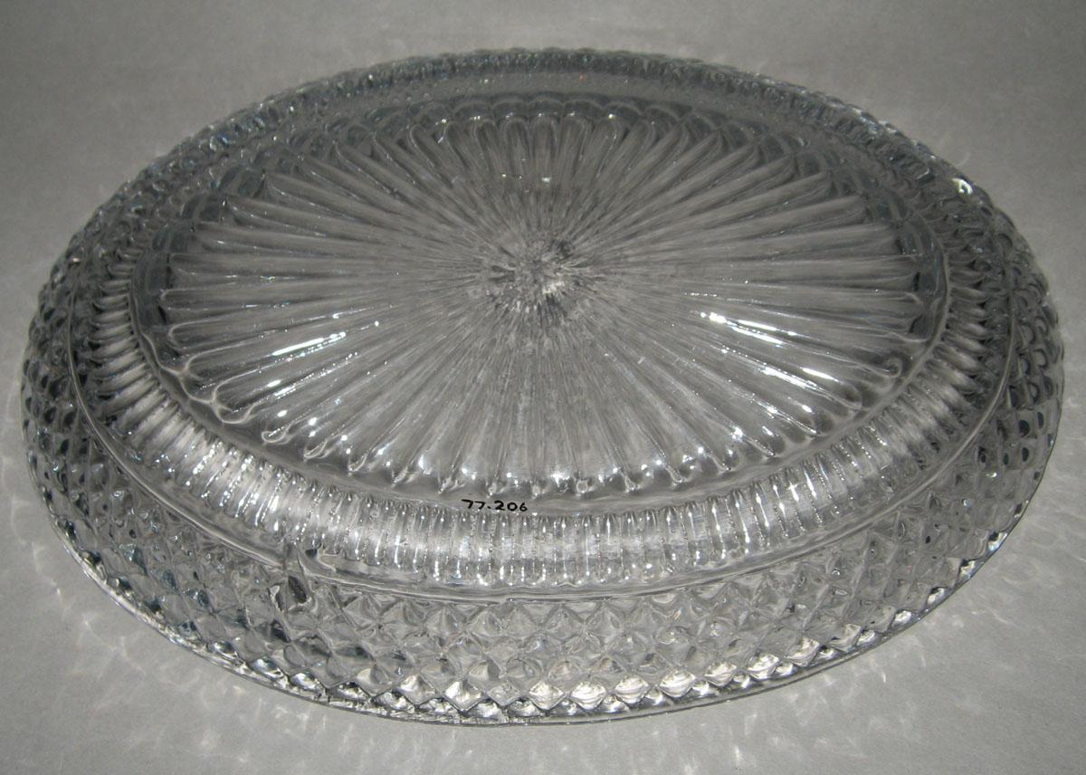 1977.0206 Lead glass dish (underside)