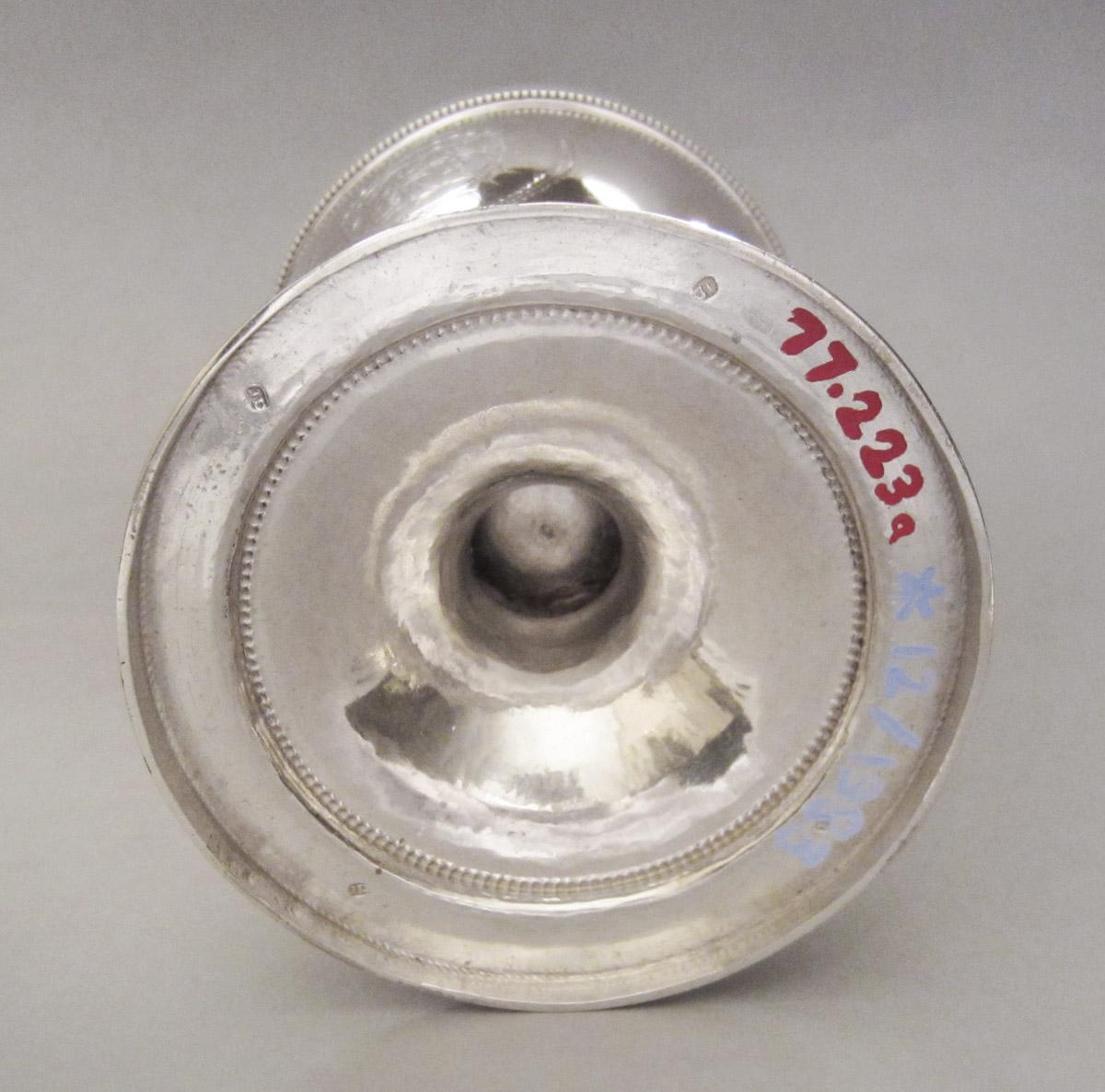 1977.0223 A Sugar bowl, underside