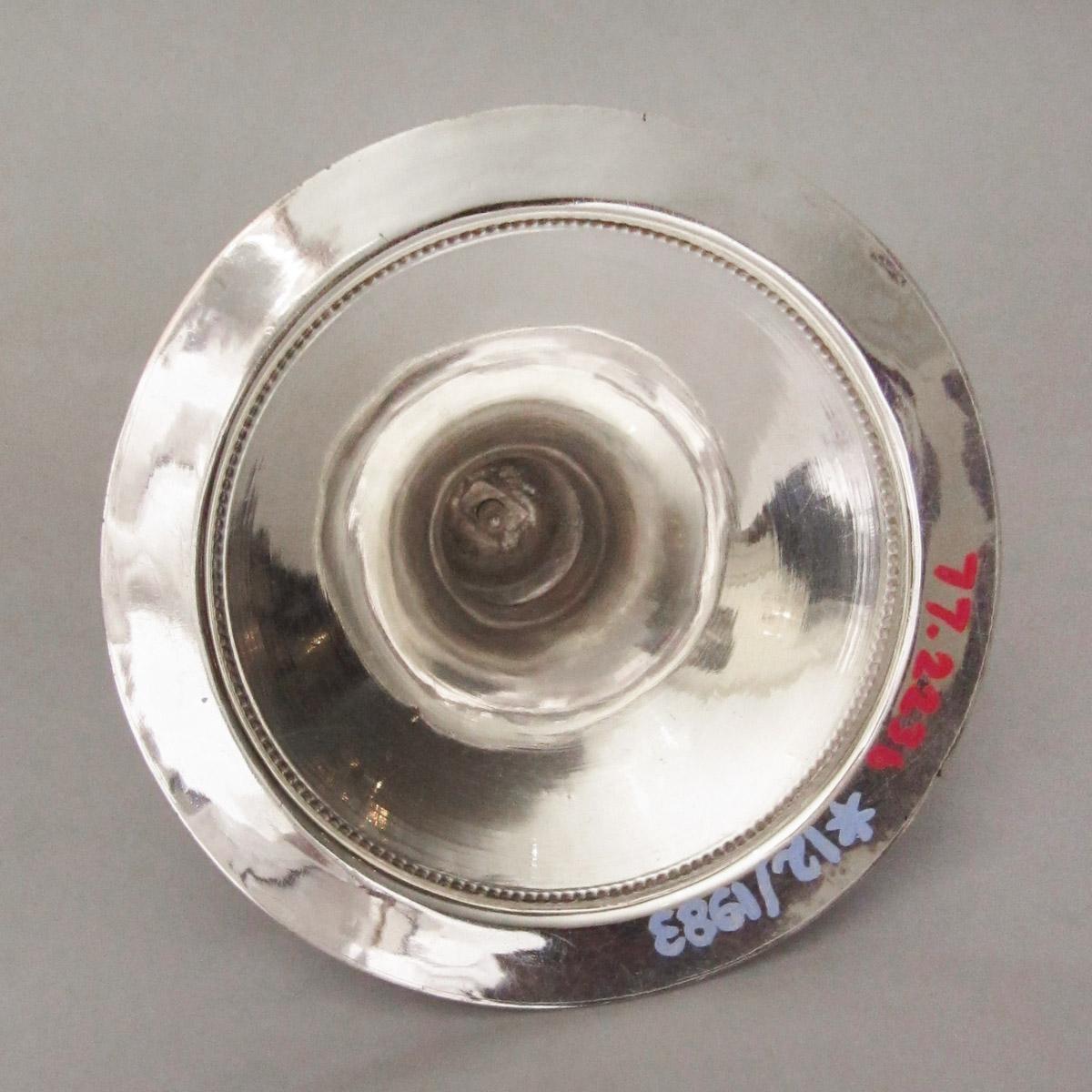 1977.0223 B Sugar bowl lid, underside