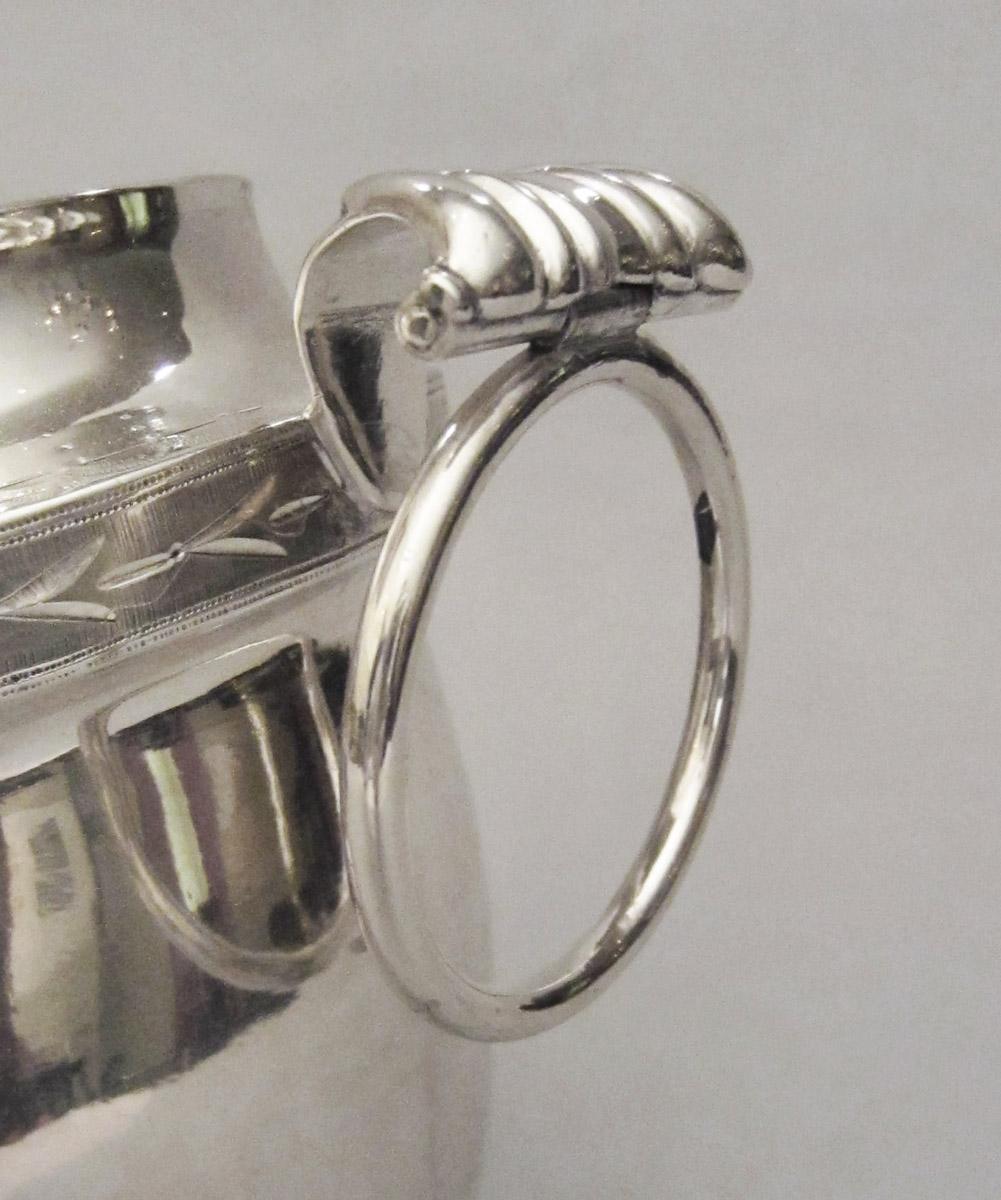 1977.0224 A Sugar bowl, handle