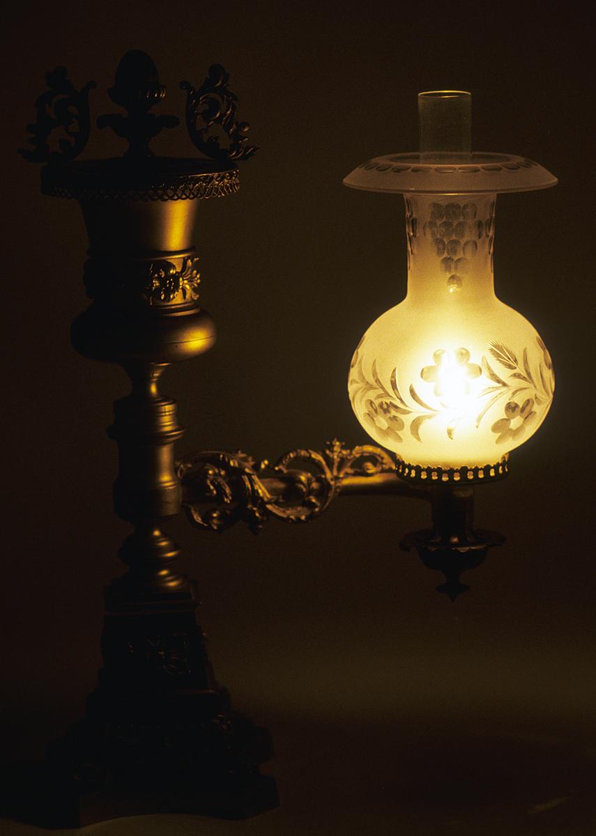 1978.0002.001 A, B Lamp and Globe, View 4