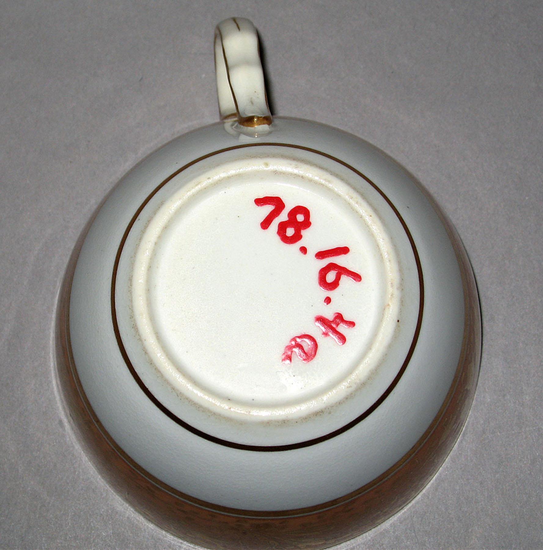 1978.0016.004 A Bone-china teacup (underside)