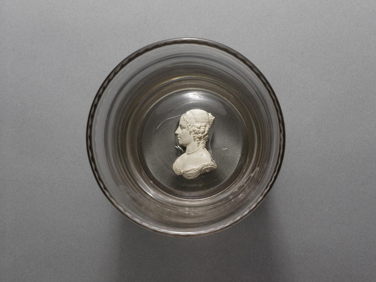 1978.0043 Glass tumbler or beaker (inside view)
