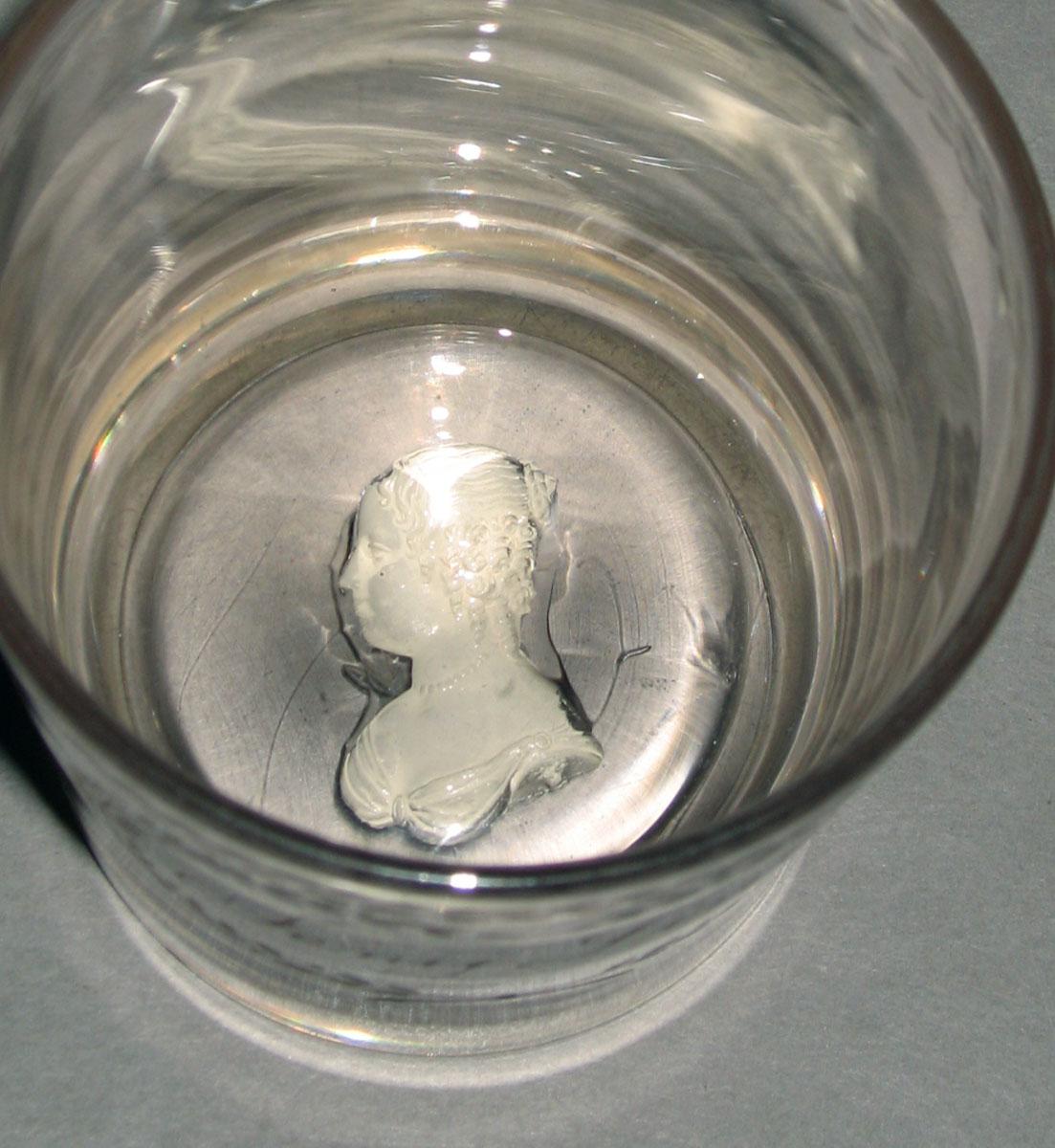 1978.0043 Colorless glass tumbler with sulphide portrait (interior)