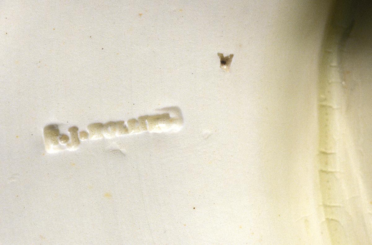 1978.0055 Bowl, mark