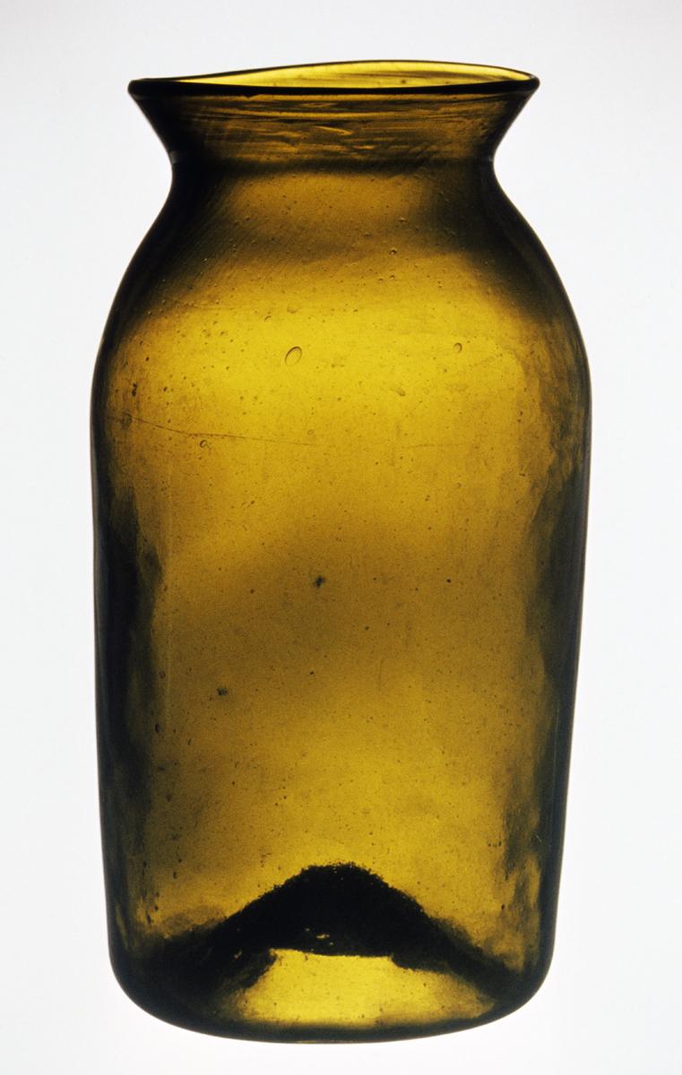 1978.0059 Glass jar