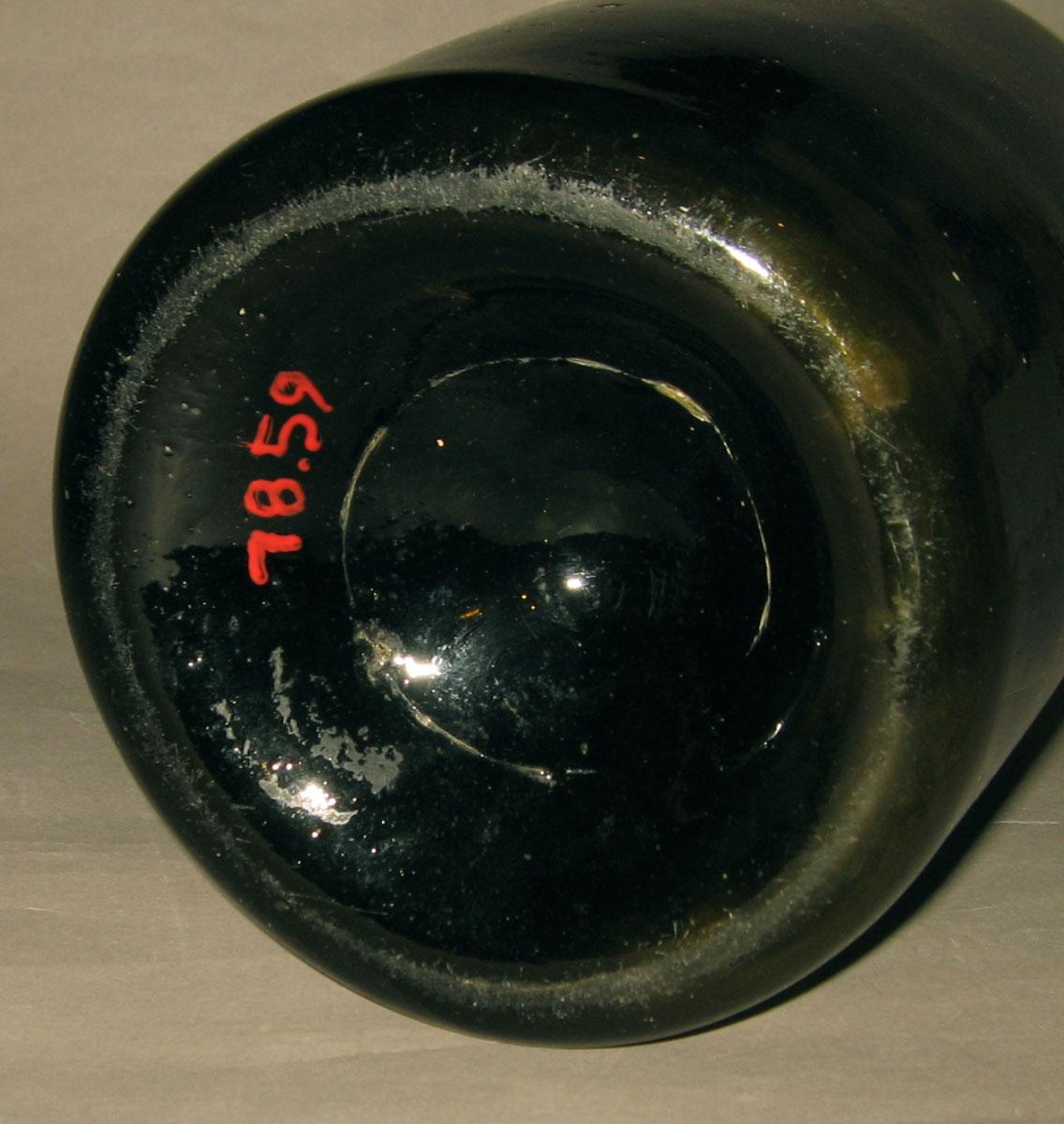 1978.0059 Glass jar (underside)