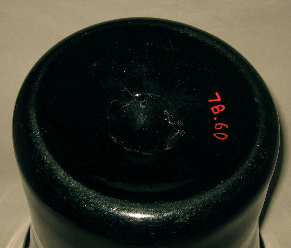 1978.0060 Glass jar (underside)