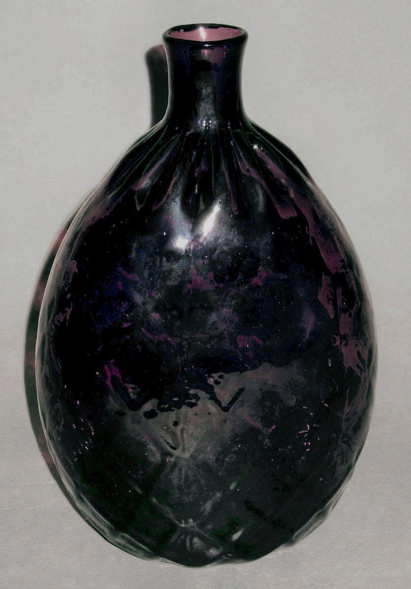 1978.0061 Amethyst glass flask