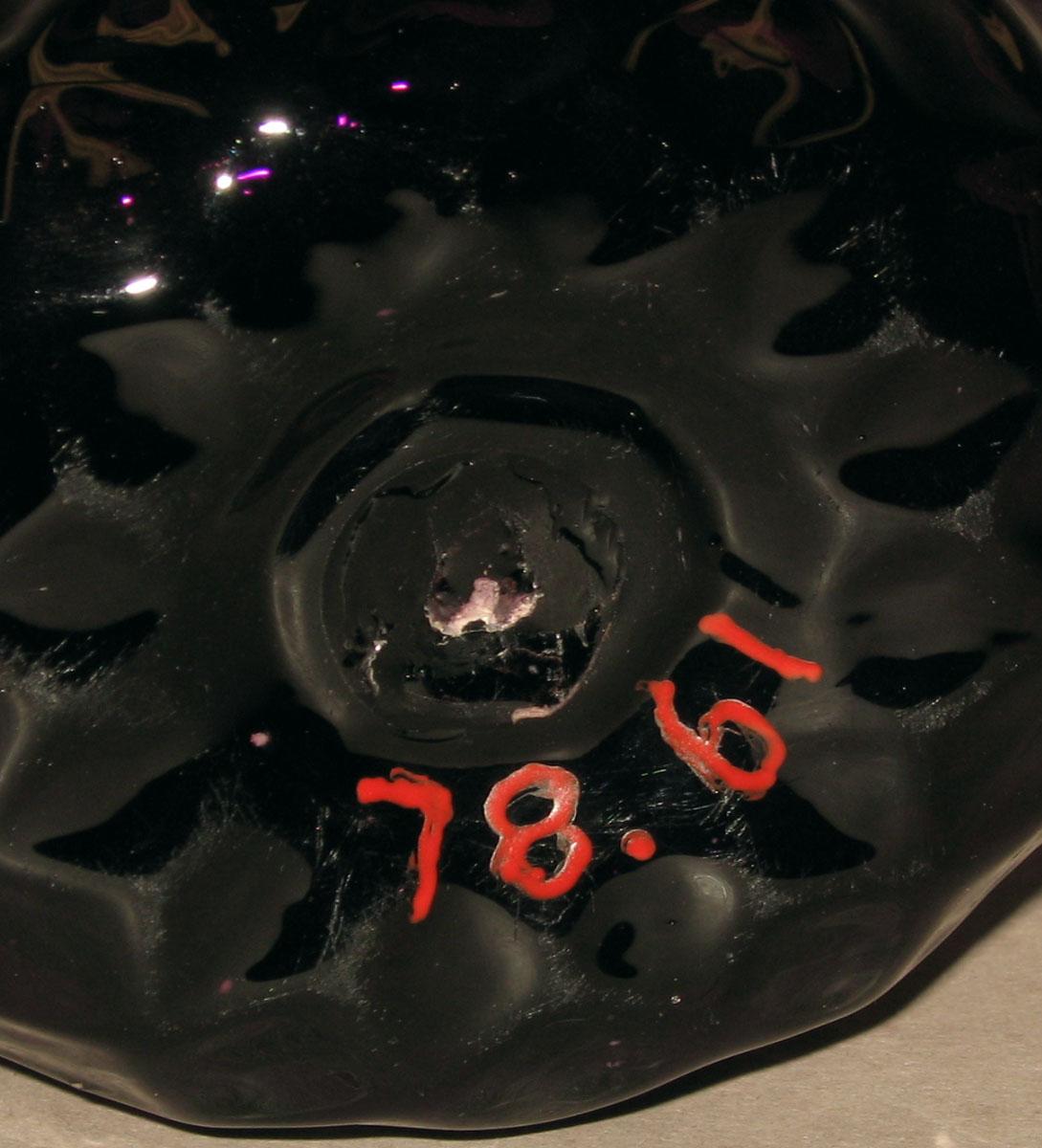 1978.0061 Amethyst glass flask (underside)