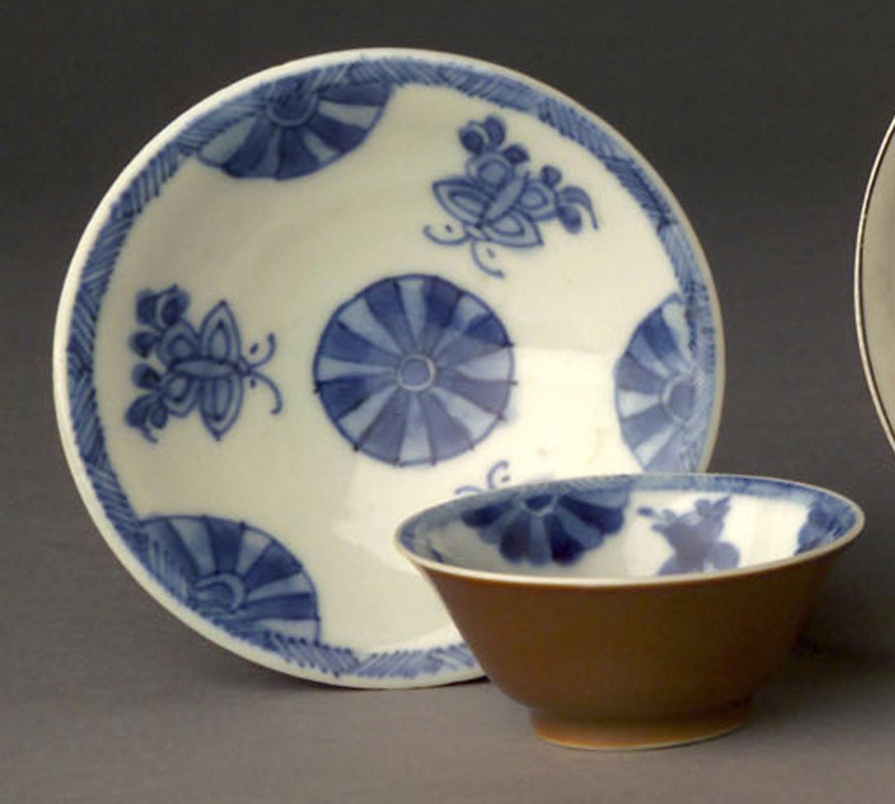 1978.0071.001 A, B Porcelain teabowl and saucer