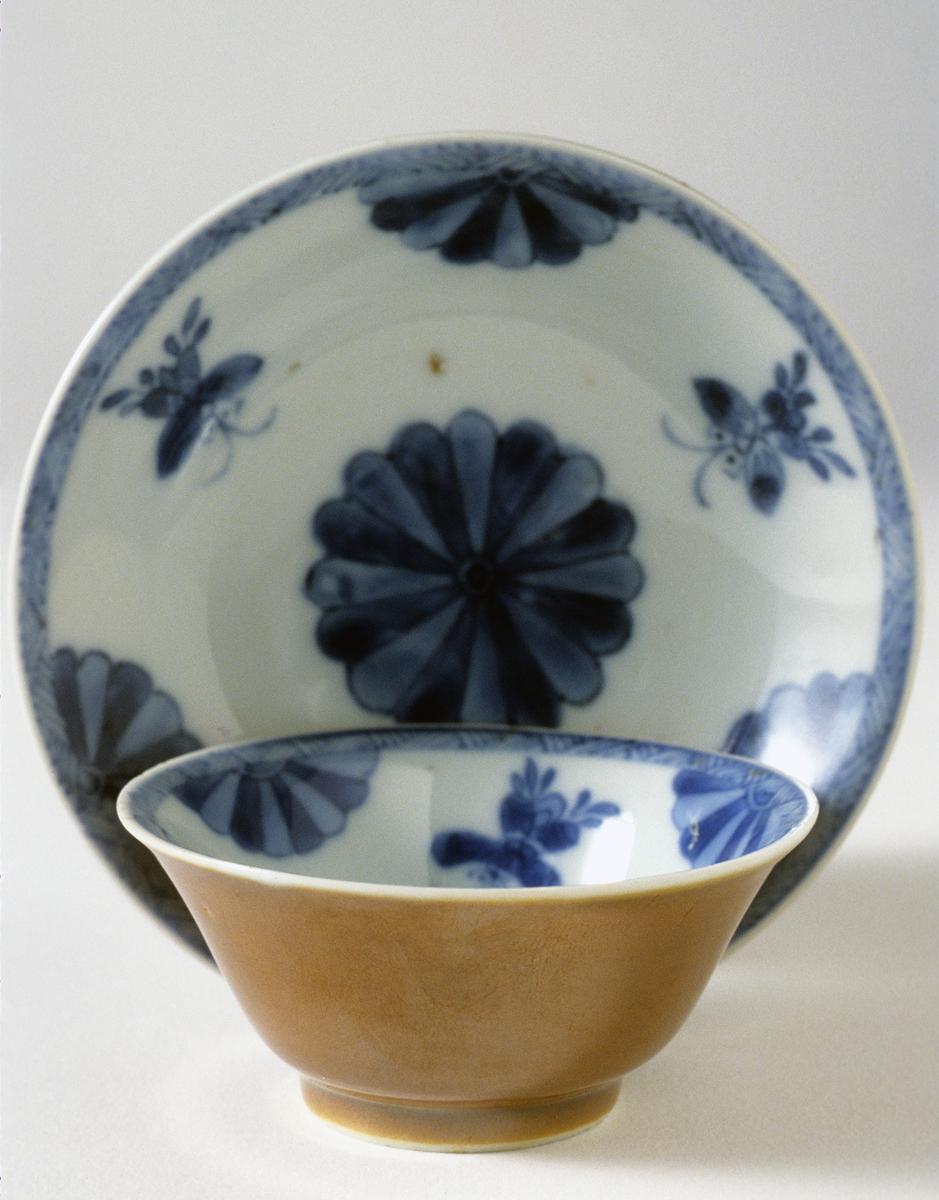 1978.0071.002 A, B Teacup and Saucer