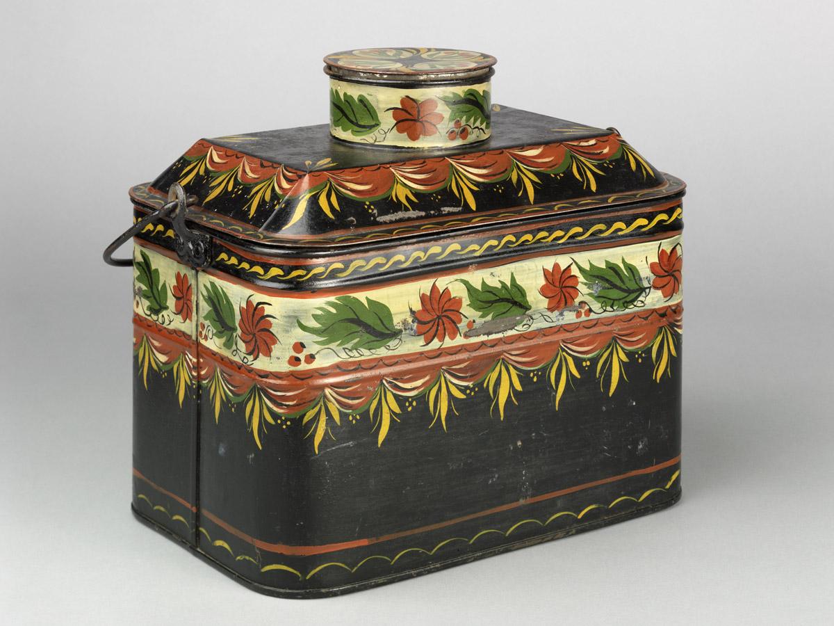 1978.0076 Lunch box (view 2)