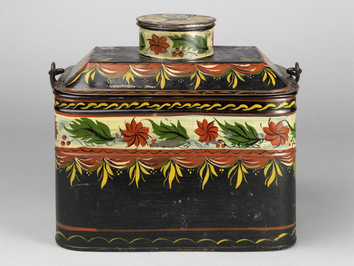 1978.0076 Lunch box (view 3)