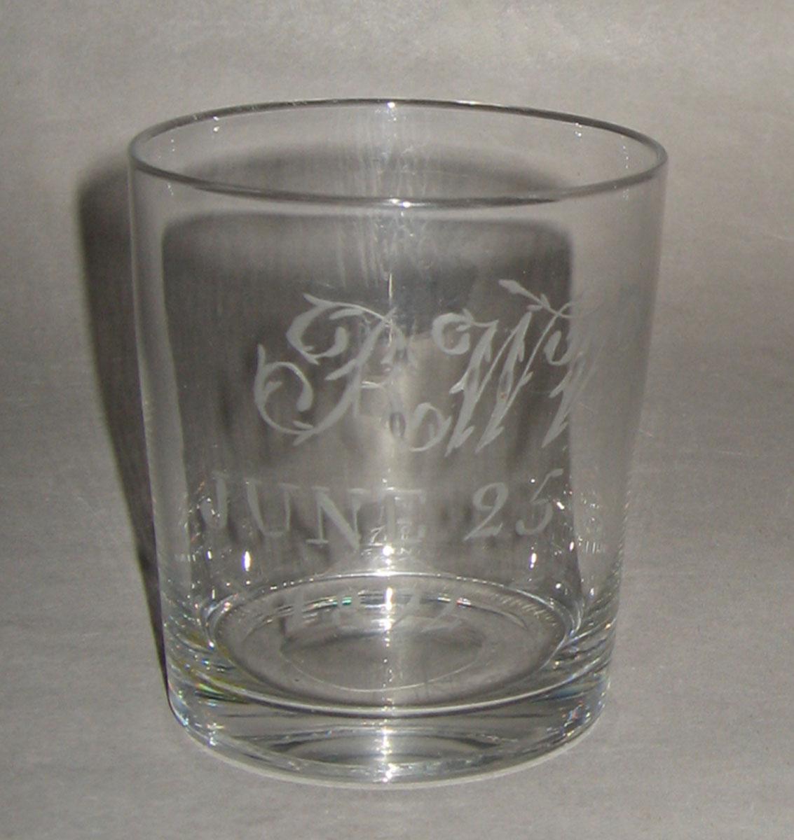 1978.0084 Colorless glass tumbler