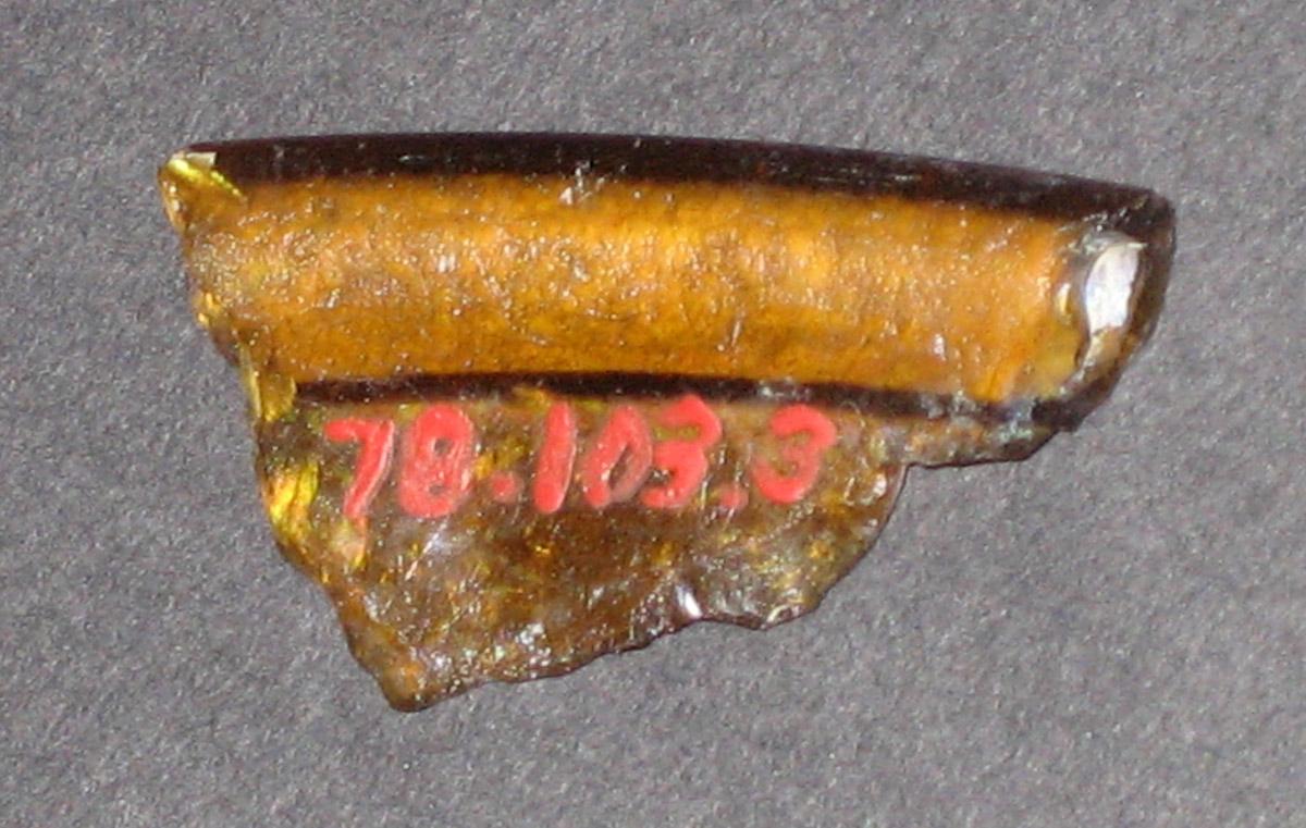 1978.0103.003 Glass fragment