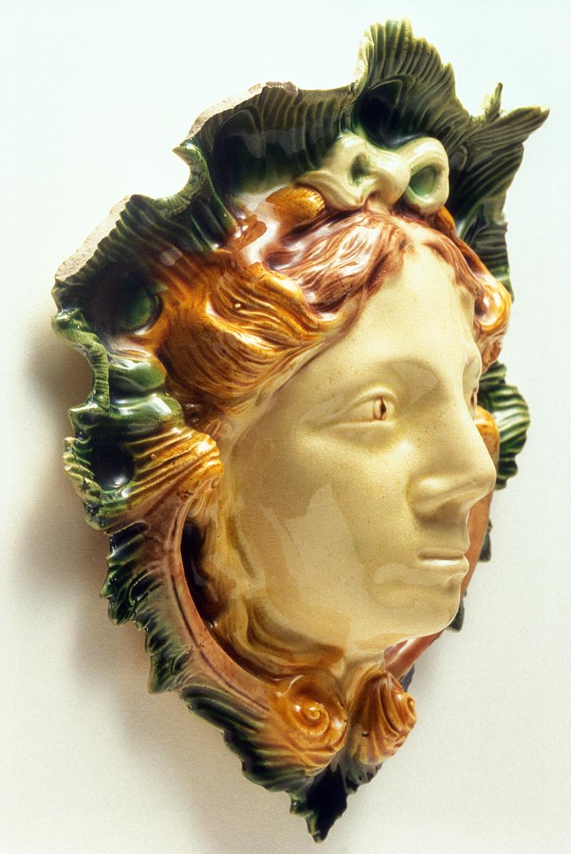 1978.0105.002 Flower container, left side