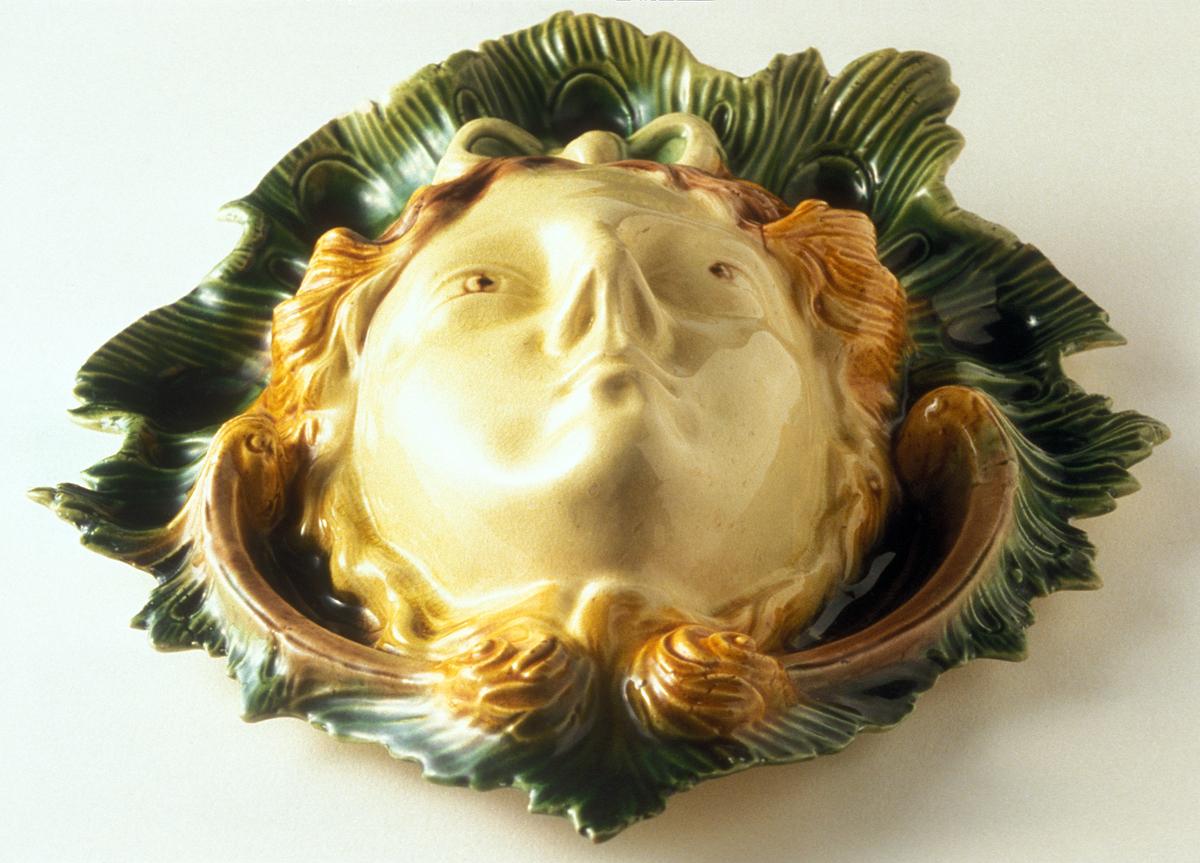 1978.0105.002 Flower container, bottom view
