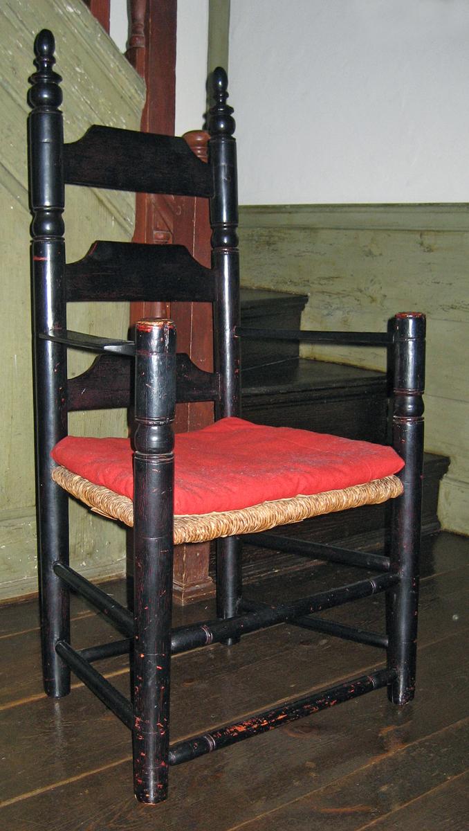 1978.0110 chair with cushion view 1