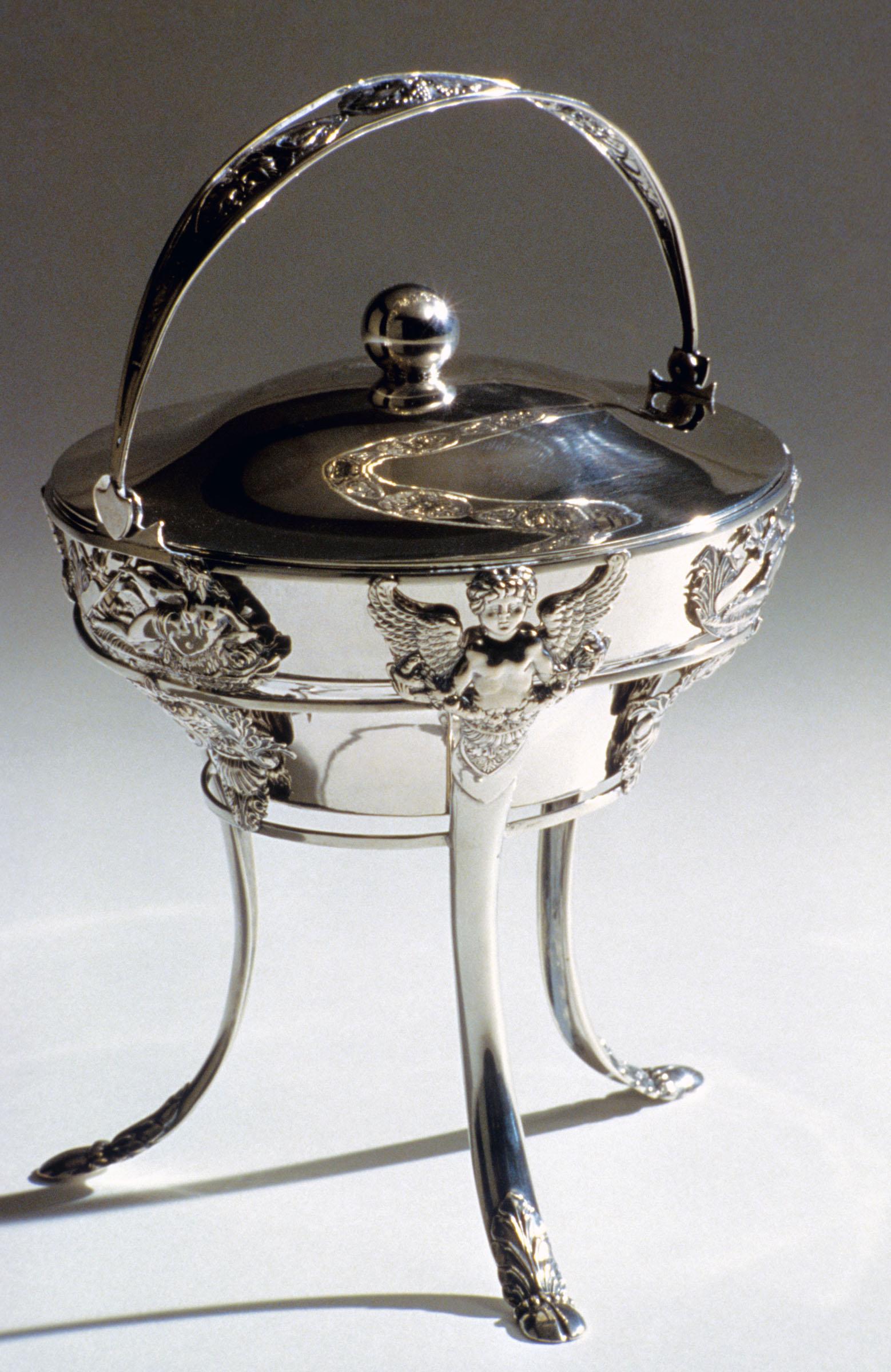 1978.0111 A-C Bowl and Stand, view 1