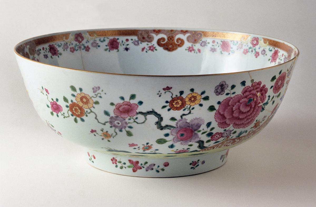 1978.0121 Bowl, Punch Bowl, Side 2