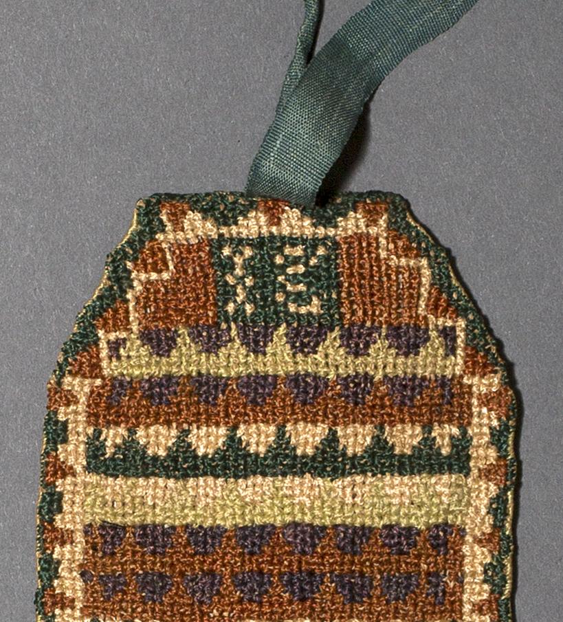 1978.0122 Sewing Roll, Detail