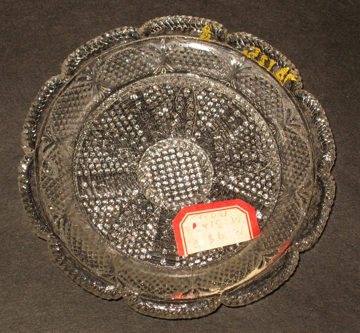 1978.0125.008 Glass cup plate