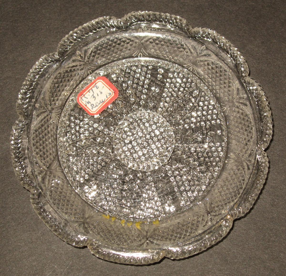 1978.0125.009 Glass cup plate