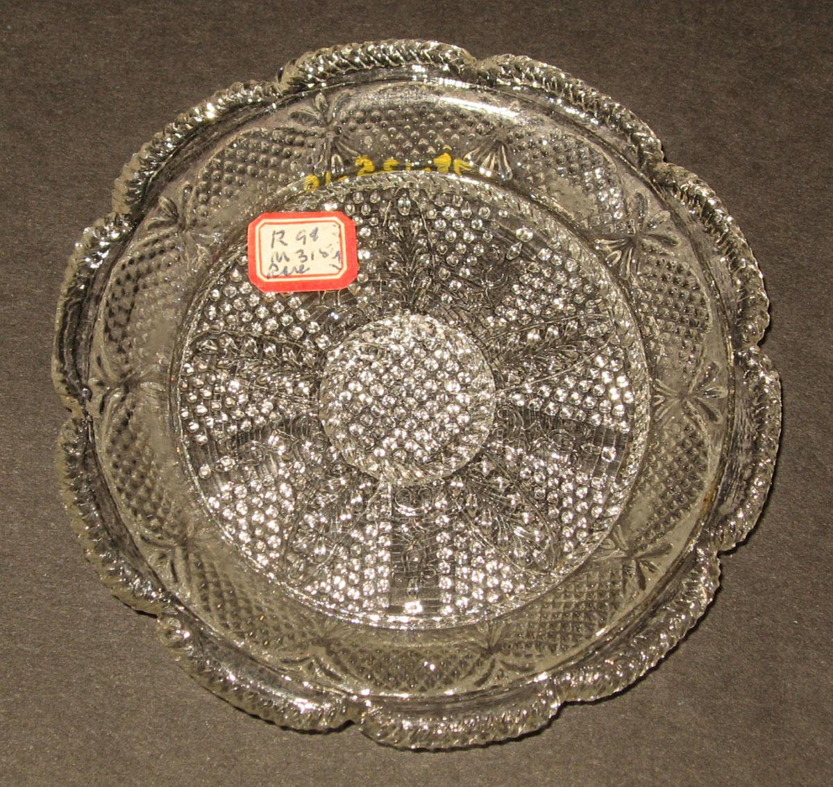1978.0125.010 Glass cup plate