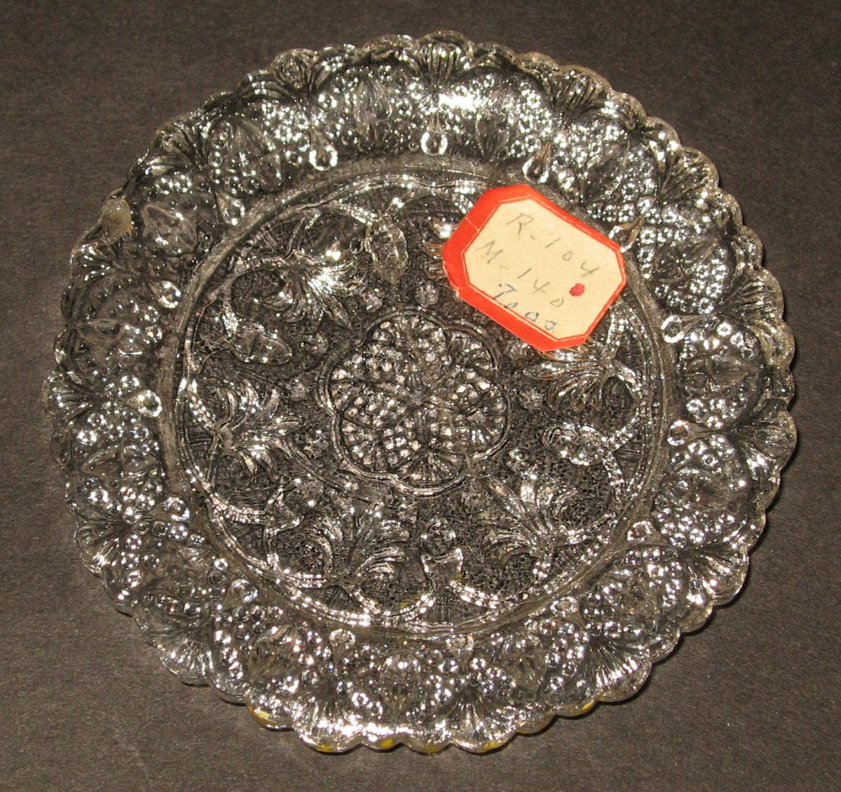 1978.0125.012 Glass cup plate
