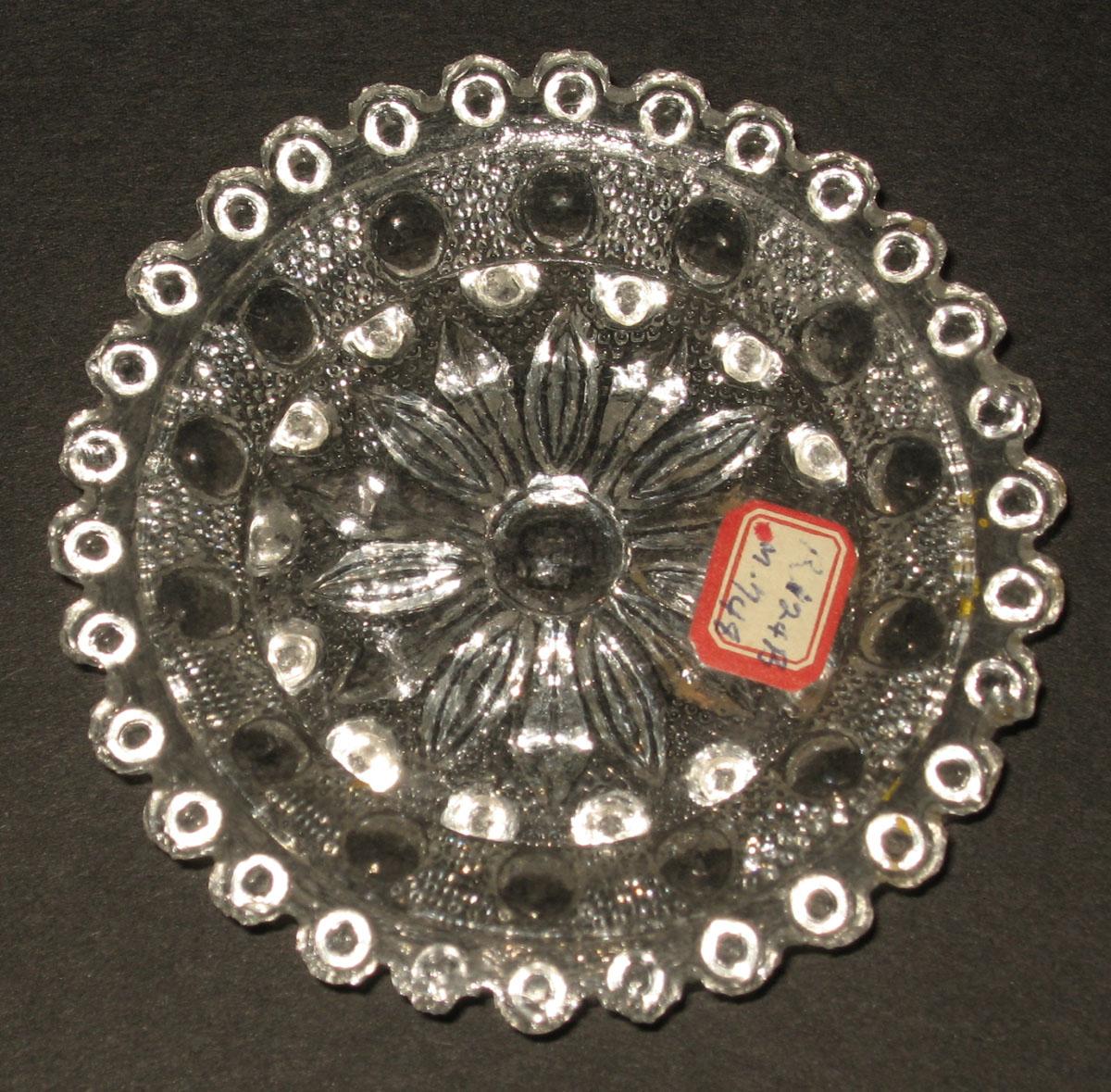 1978.0125.014 Glass cup plate