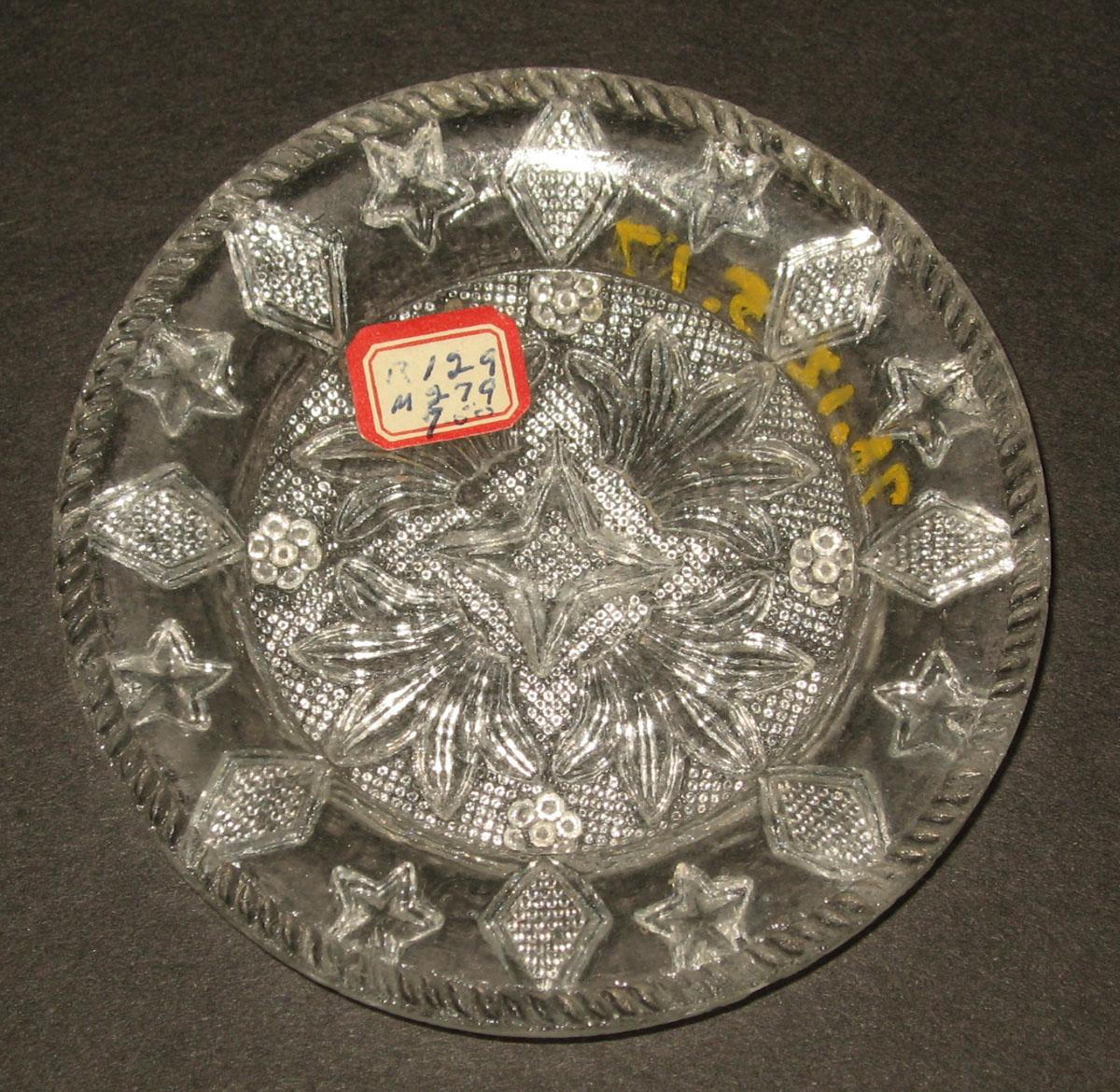 1978.0125.017 Glass cup plate